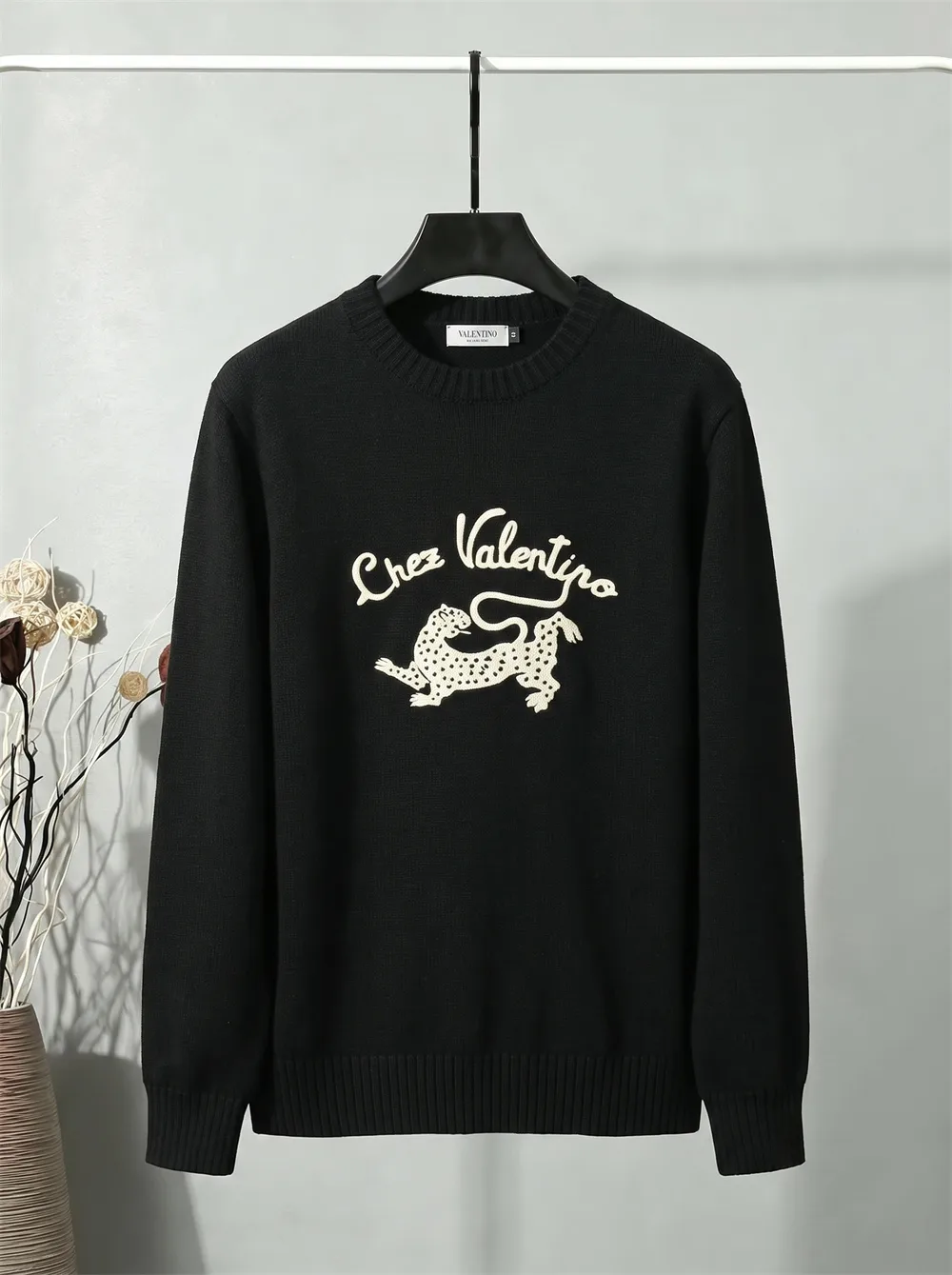 Leopard Logo Embroidered Crew-Neck Sweater D22023407
