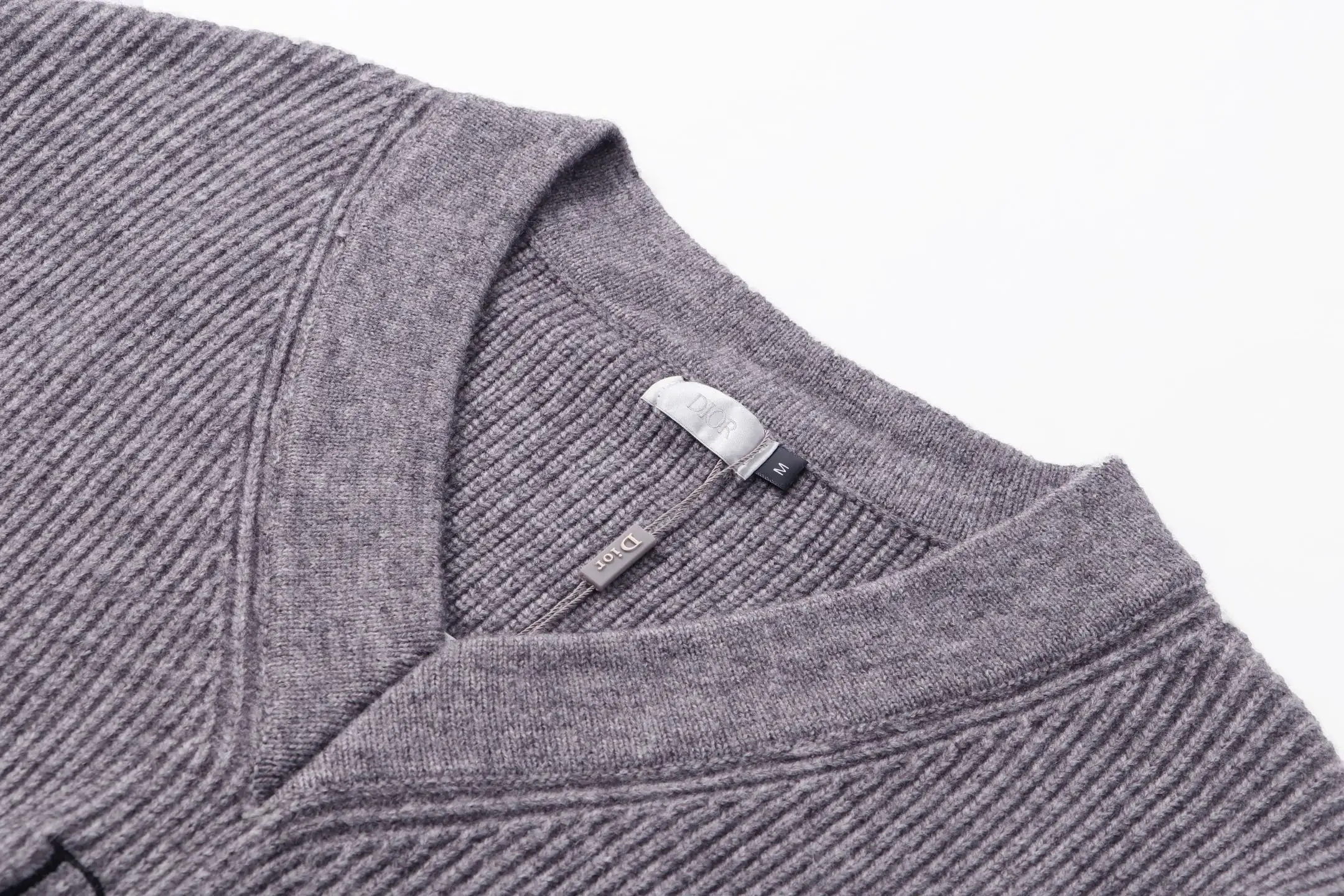Logo-Embroidered V-Neck Ribbed Sweater D23023377 — view 3