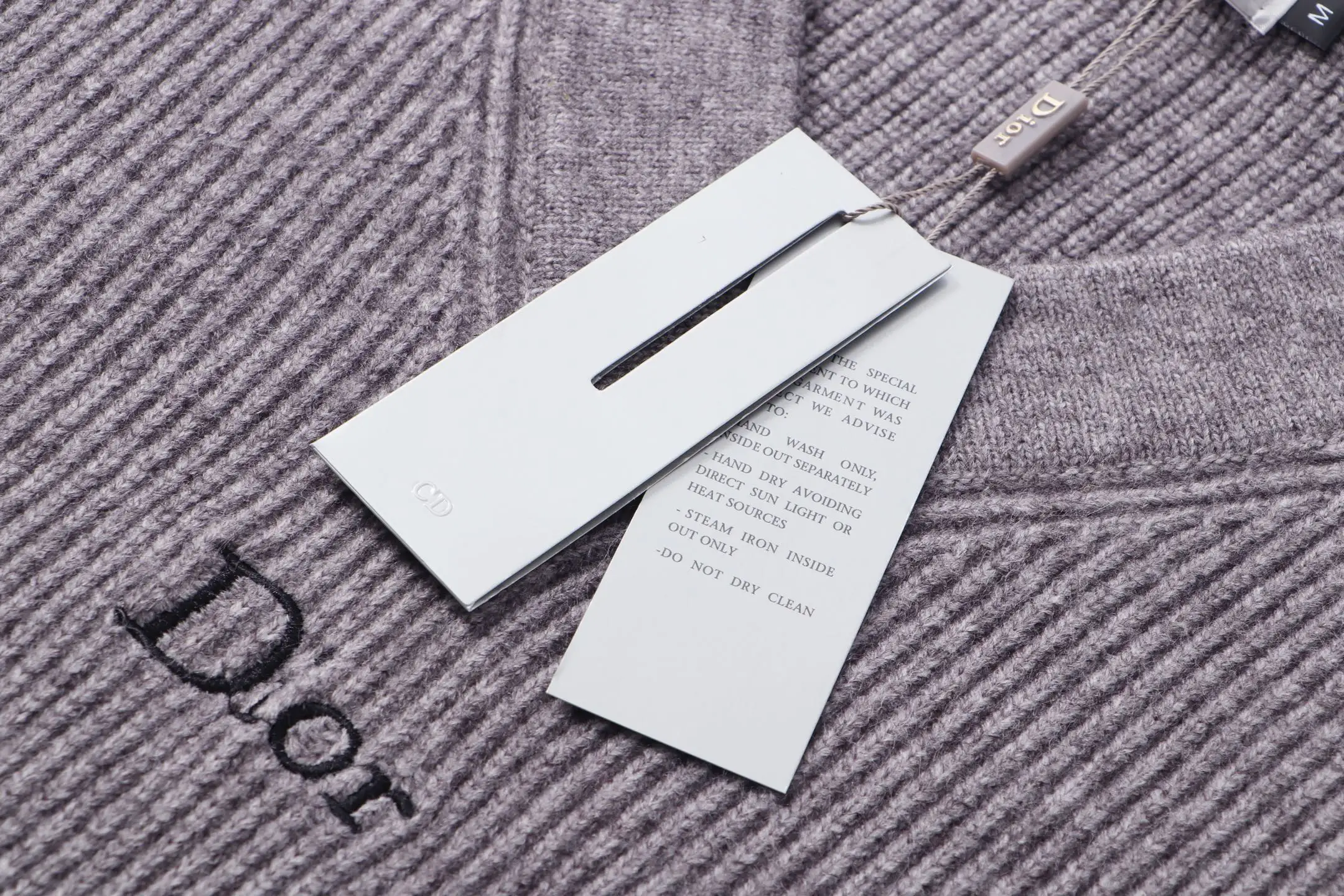 Logo-Embroidered V-Neck Ribbed Sweater D23023377 — view 4