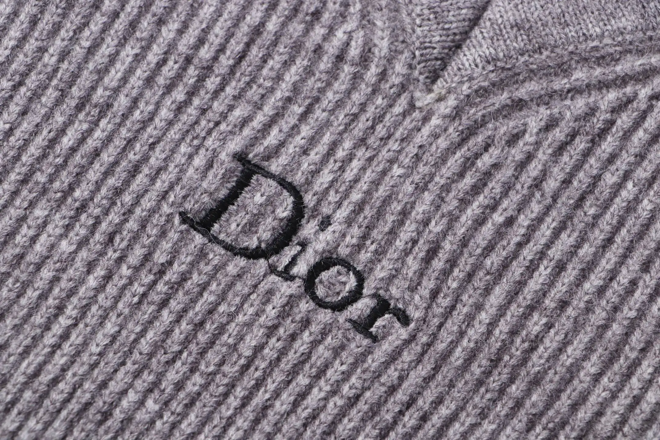 Logo-Embroidered V-Neck Ribbed Sweater D23023377 — view 8