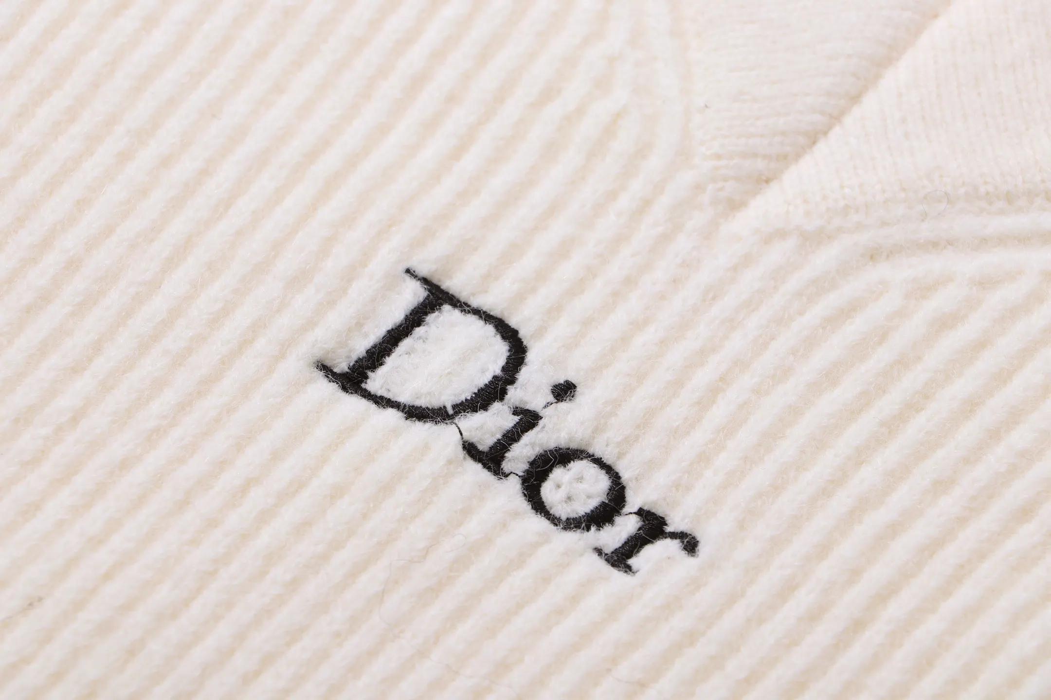 Logo Embroidered V-Neck Ribbed Sweater D23023378 — view 3