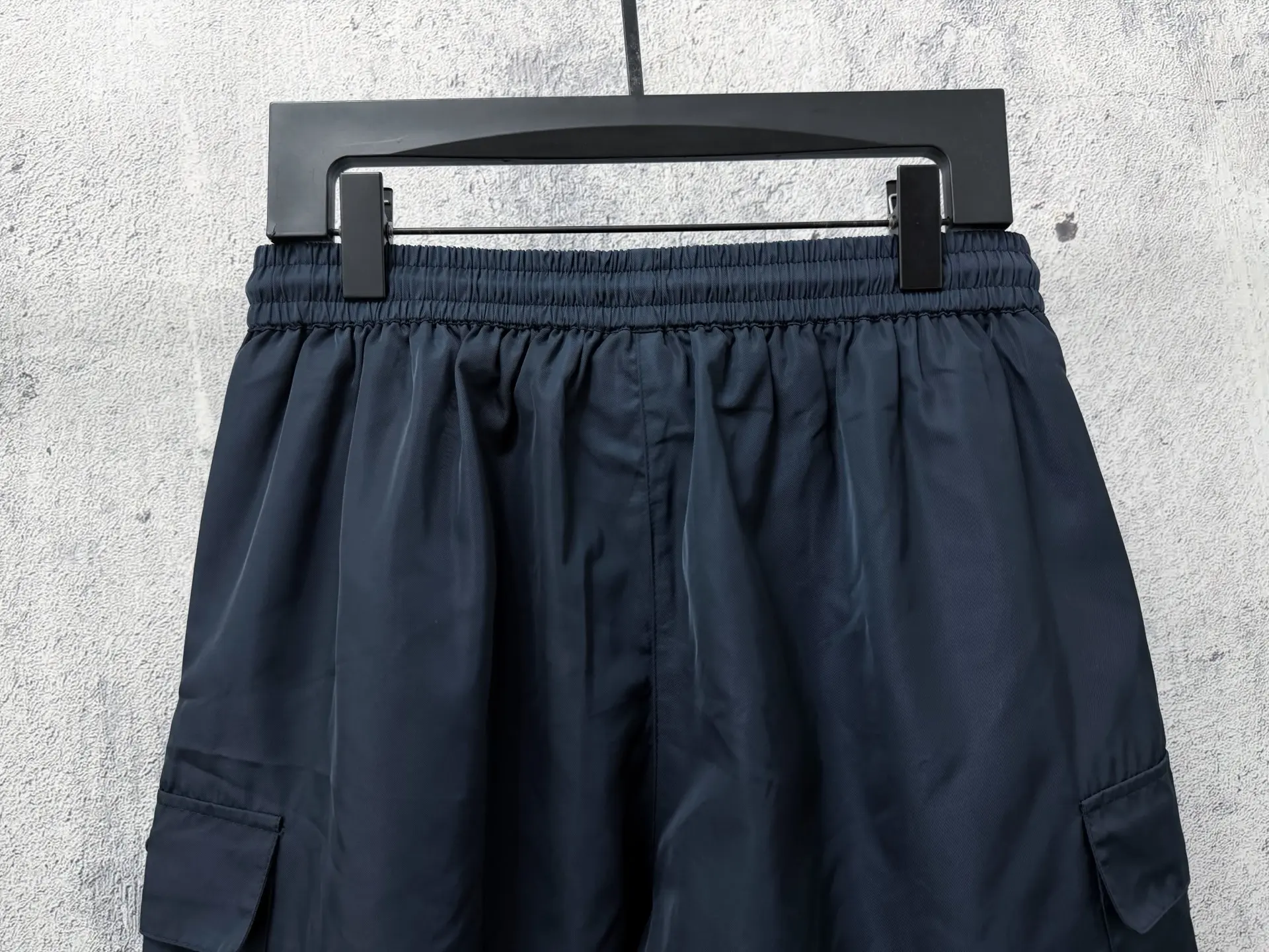 Logo-Plaque Re-Nylon Cargo Shorts D17011689 — view 5