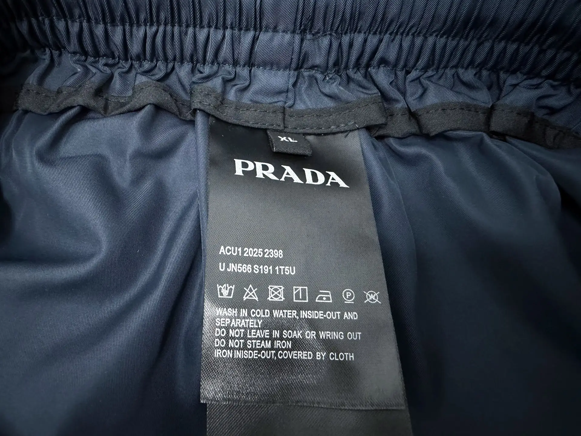 Logo-Plaque Re-Nylon Cargo Shorts D17011689 — view 8