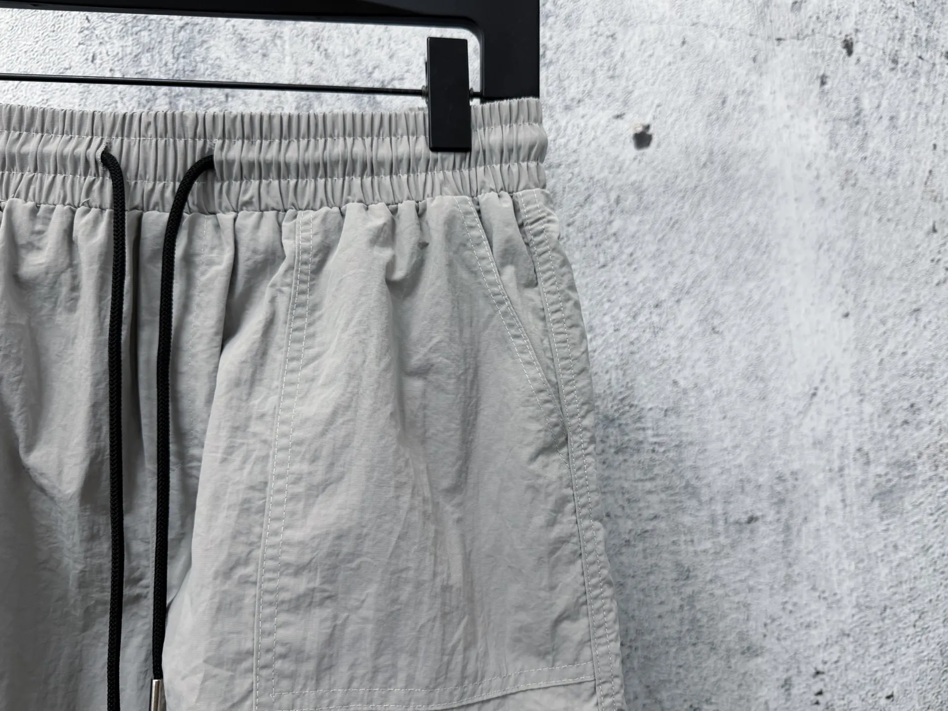 Logo-Patch Crinkled Nylon Cargo Shorts D18011687 — view 3