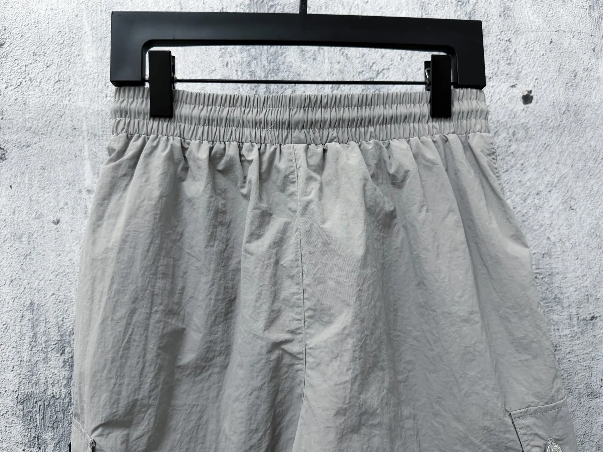 Logo-Patch Crinkled Nylon Cargo Shorts D18011687 — view 5