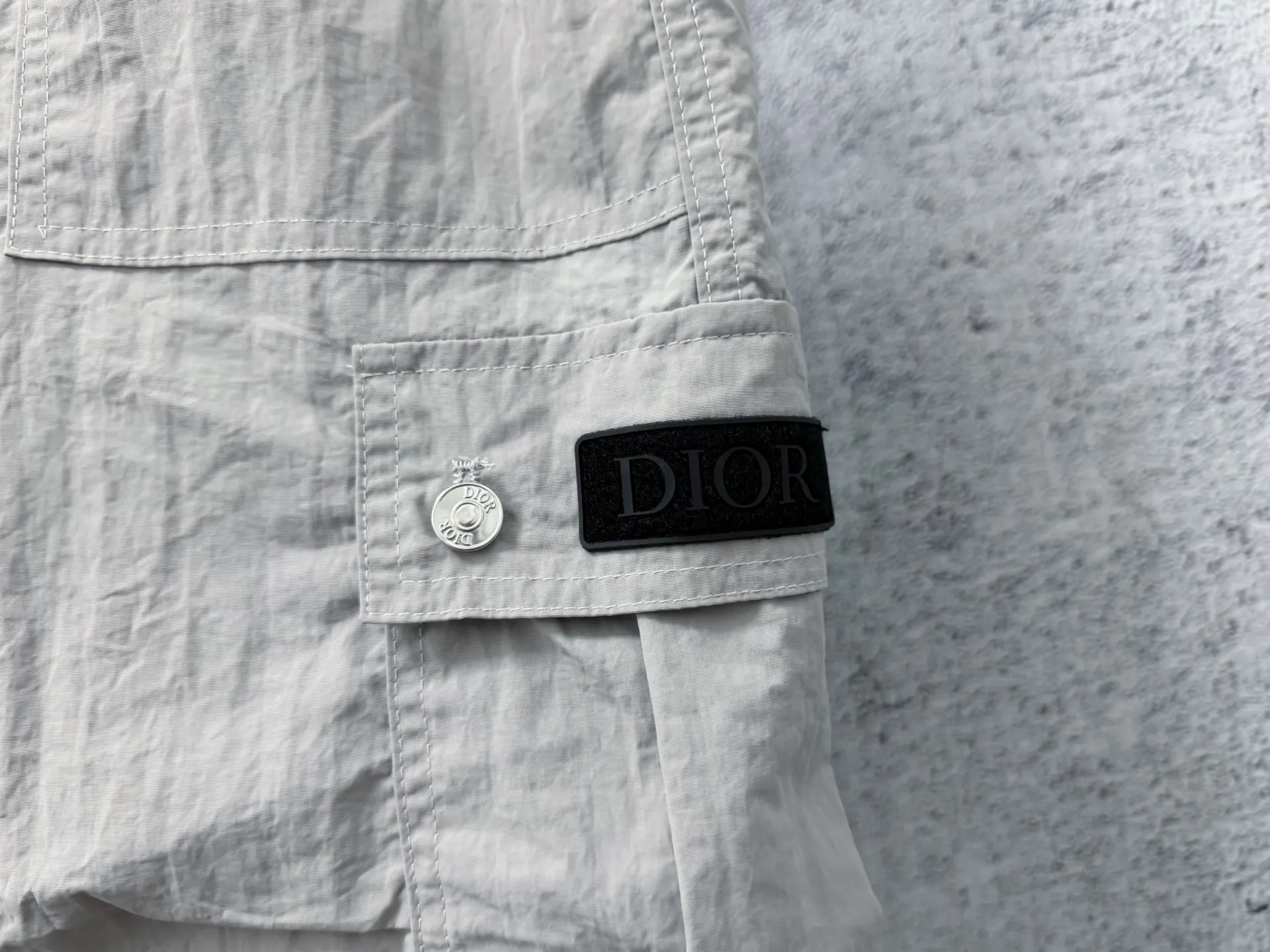 Logo-Patch Crinkled Nylon Cargo Shorts D18011687 — view 6