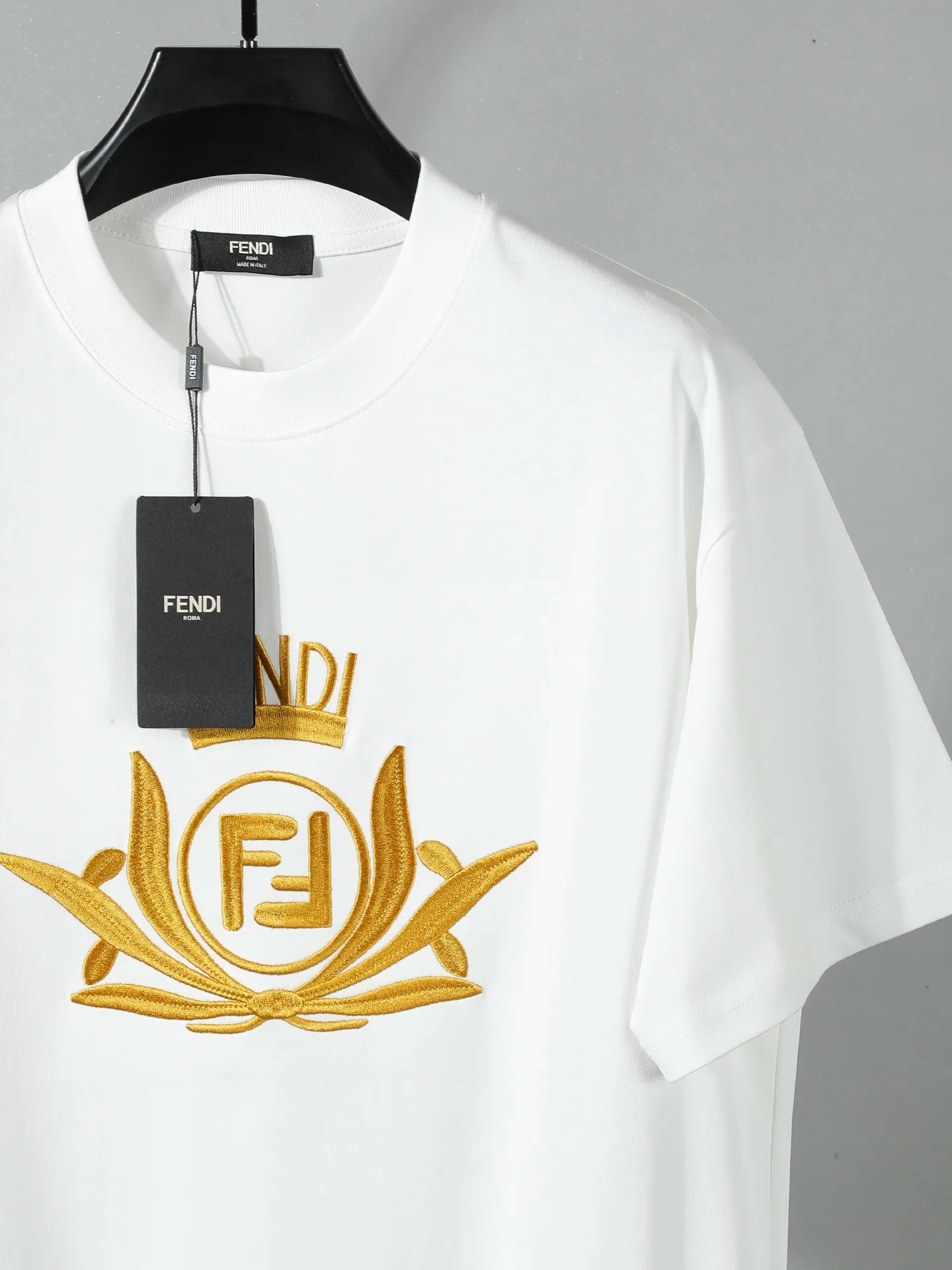 Embroidered Logo Crest Cotton T-Shirt D14011650 — view 3