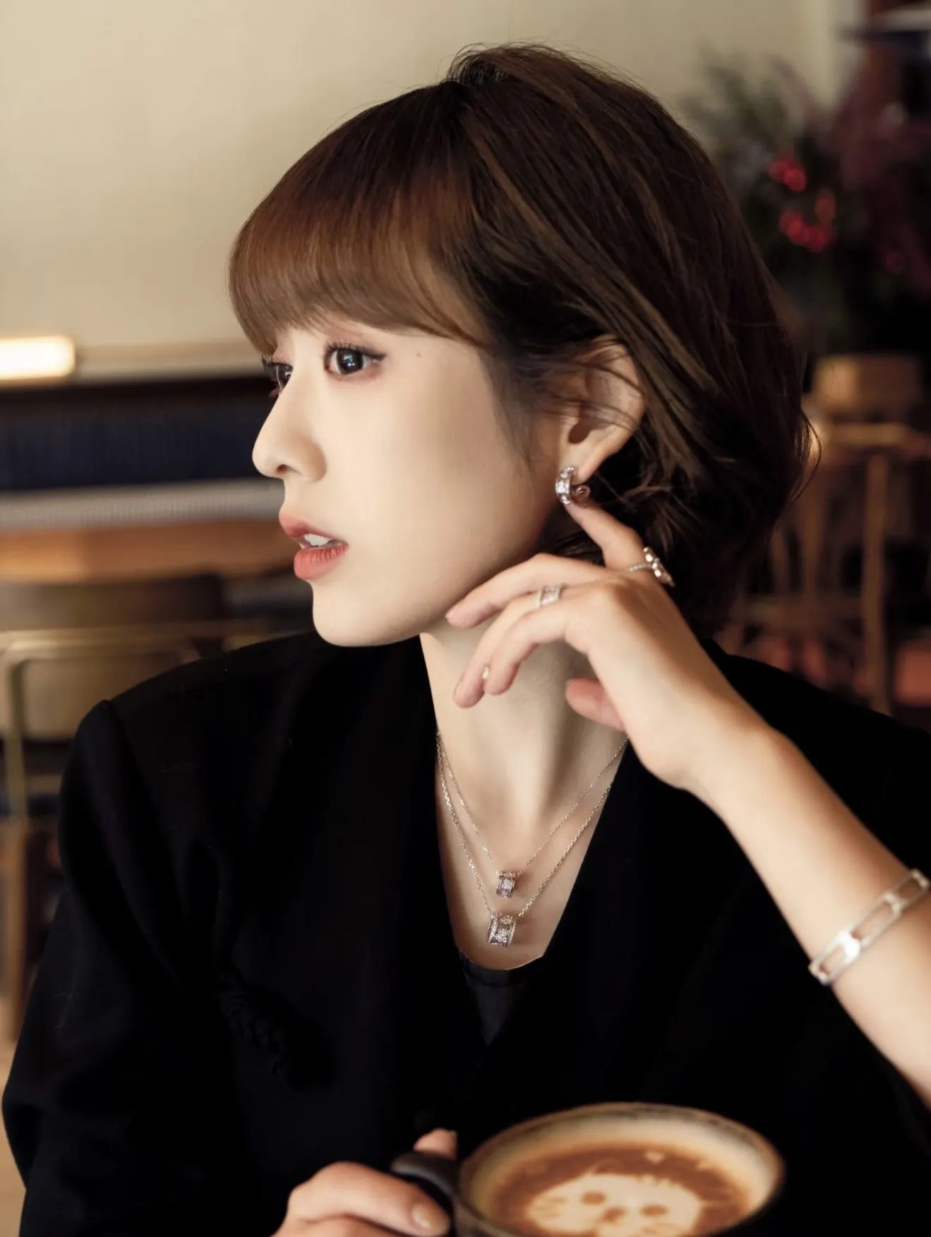 Wulu Crystal-Embellished Barrel Pendant Necklace (Gold-Plated Brass) D16016803 — view 11
