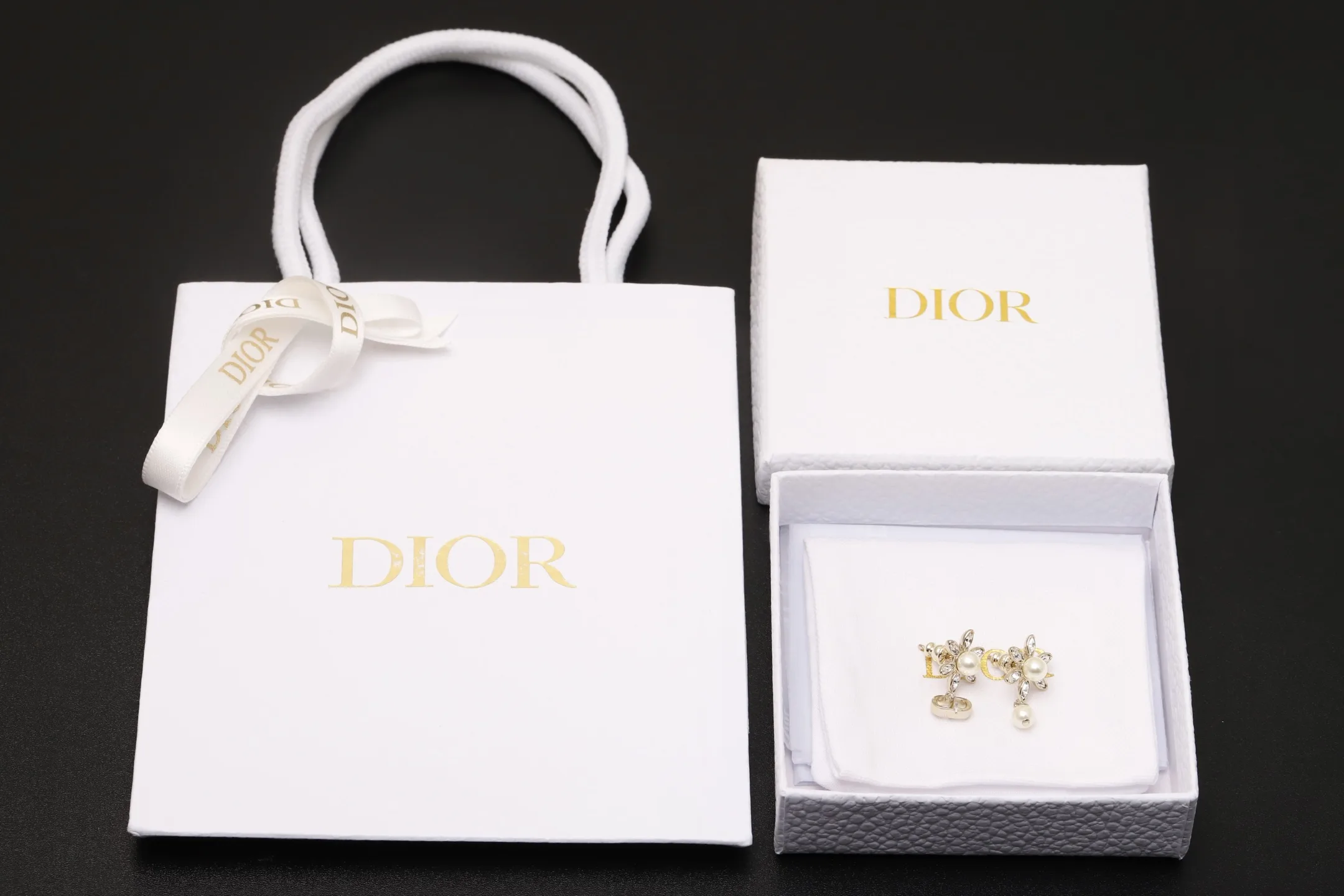 Chardons Asymmetric Floral Pearl Drop Earrings D14017483 — view 2
