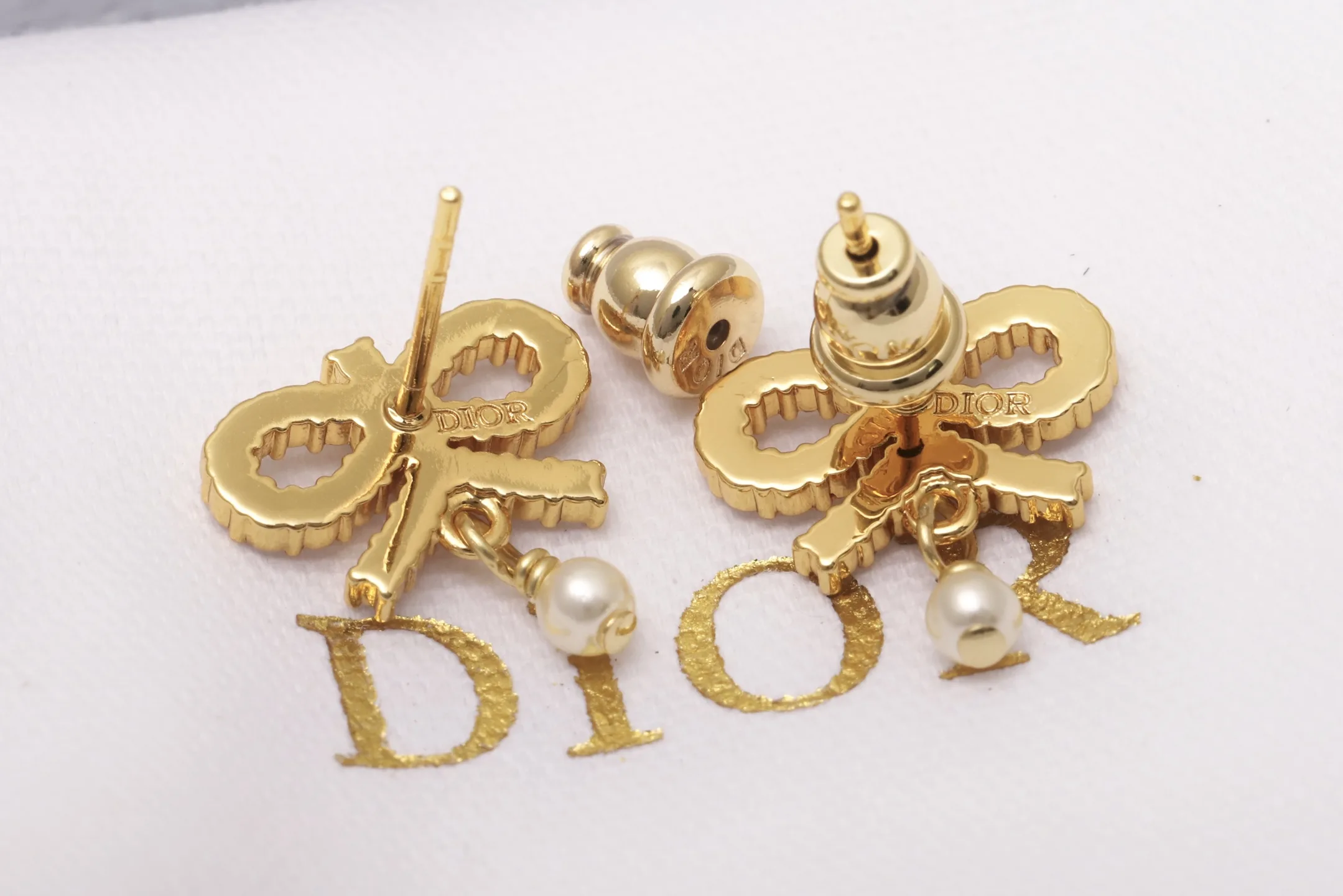 Le Nceud de Dior Bow Earrings with Resin Pearls D11017537 — view 7