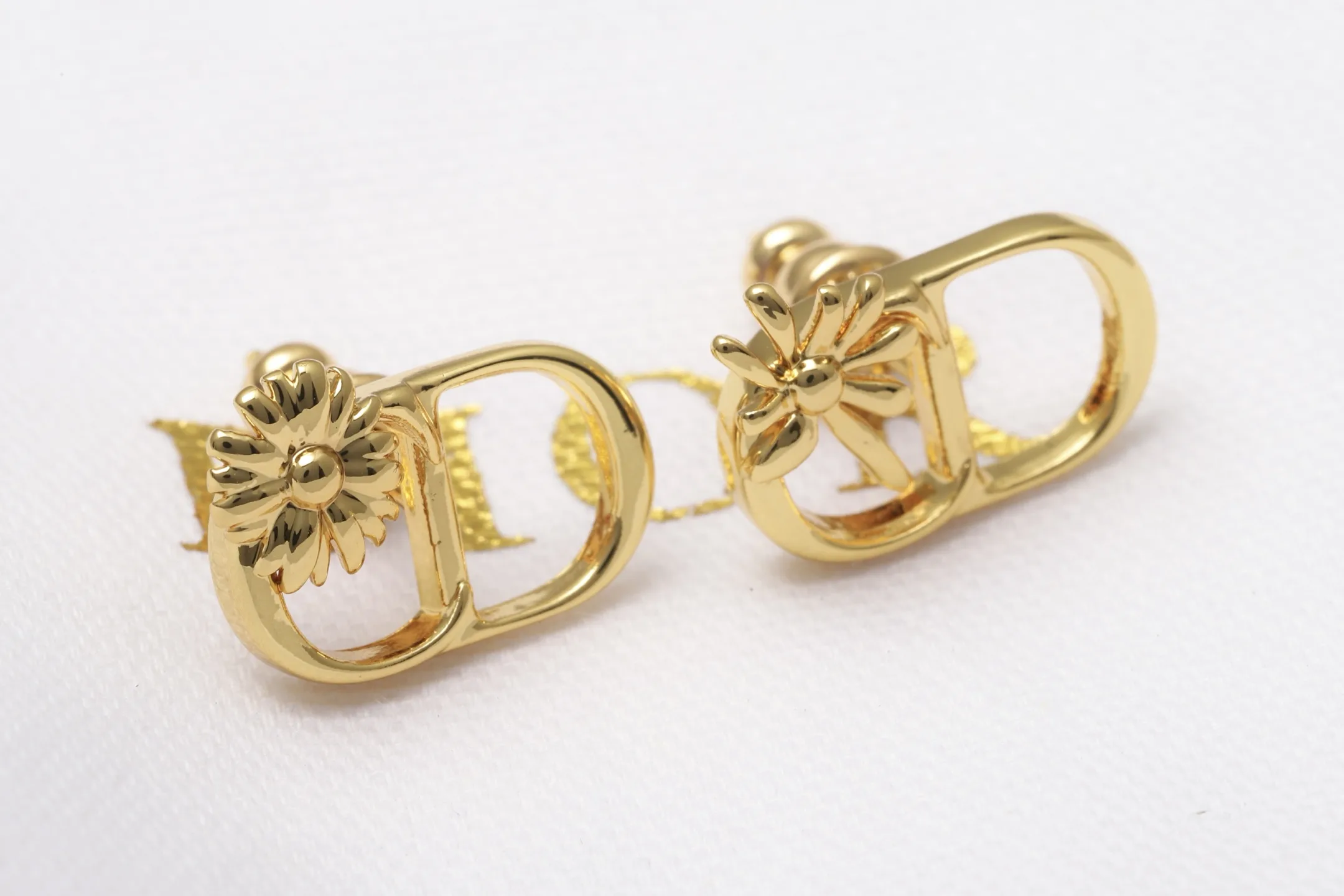 CD Navy Daisy Stud Earrings D11016578 — view 3