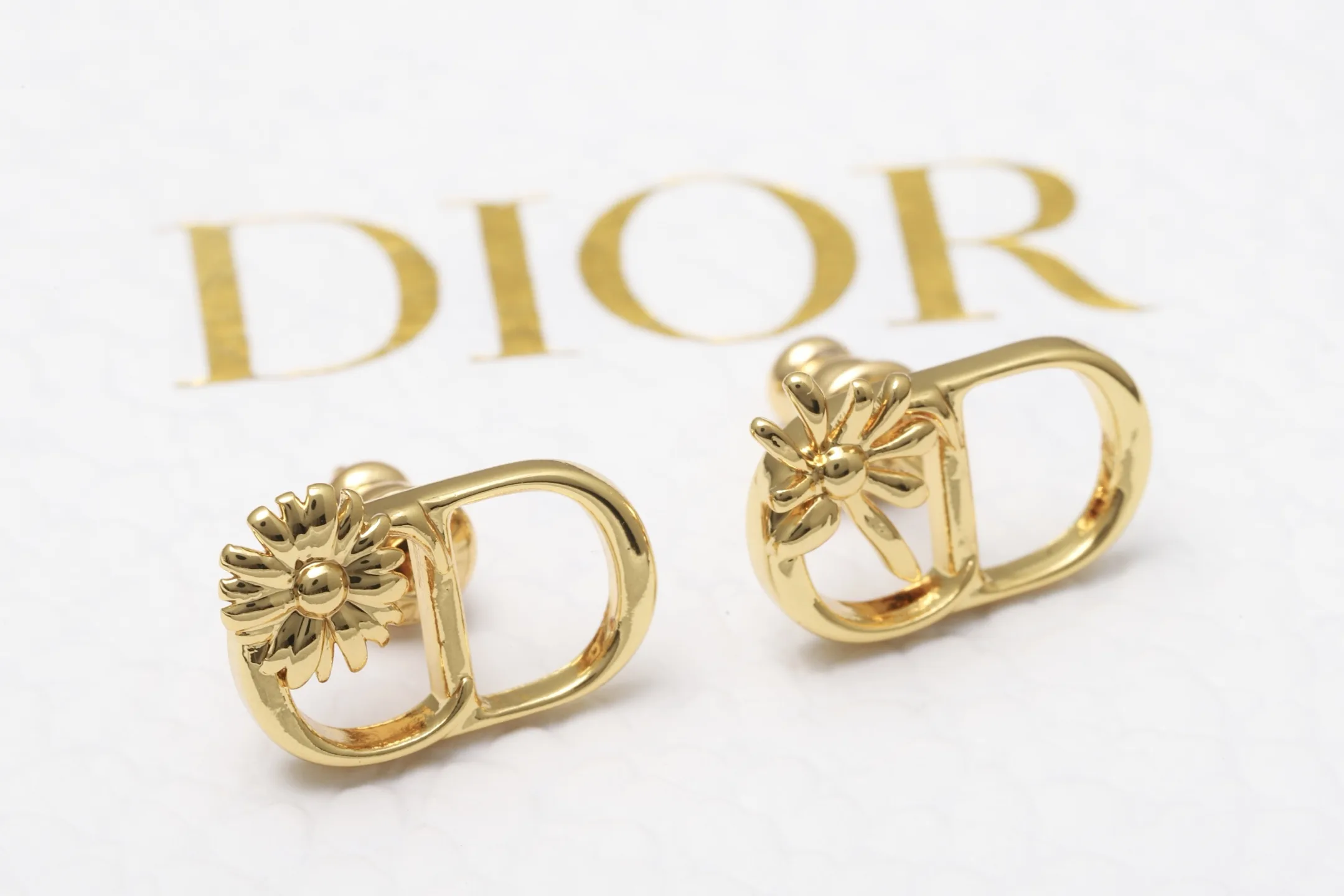 CD Navy Daisy Stud Earrings D11016578 — view 4
