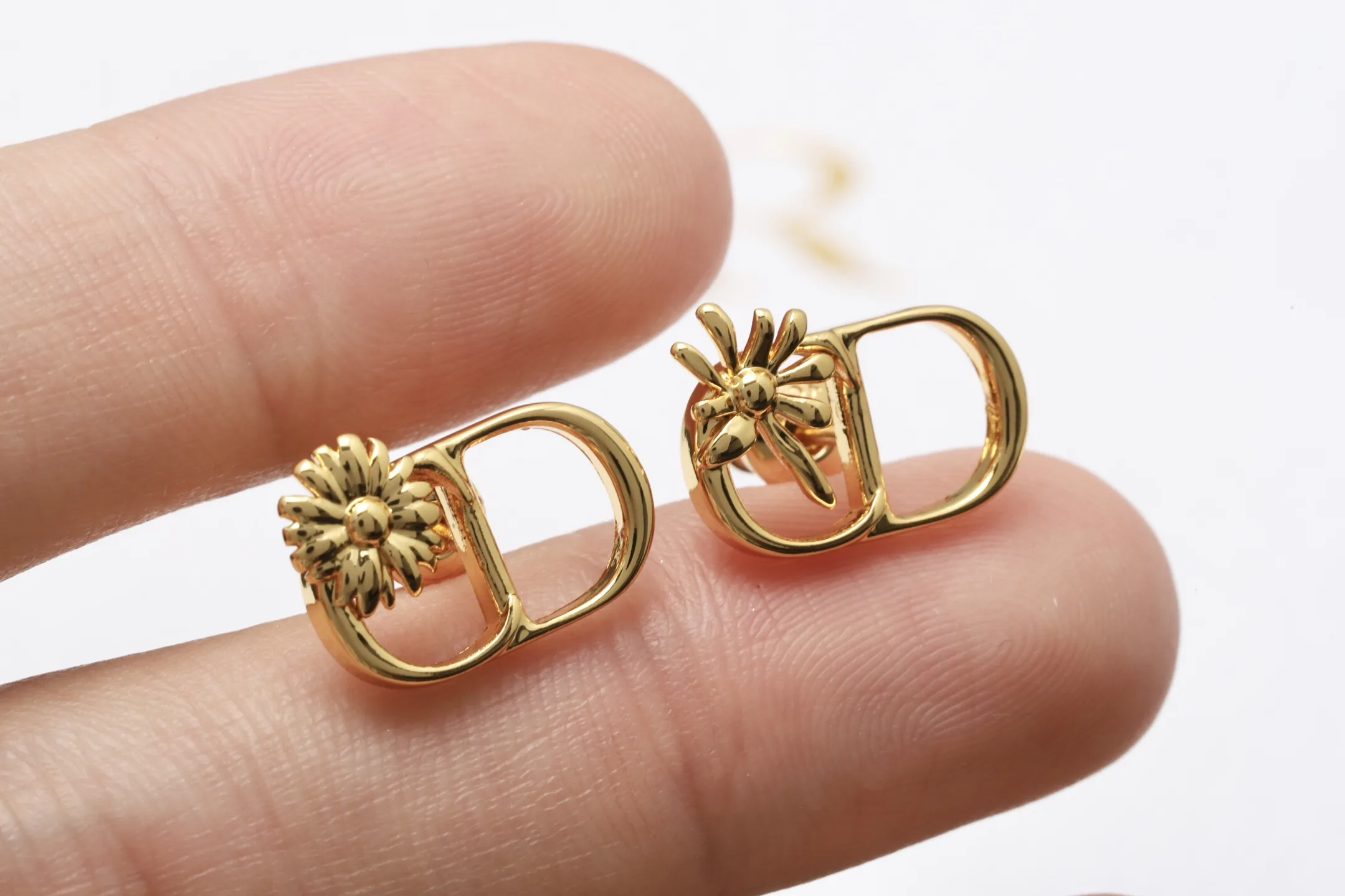 CD Navy Daisy Stud Earrings D11016578 — view 5