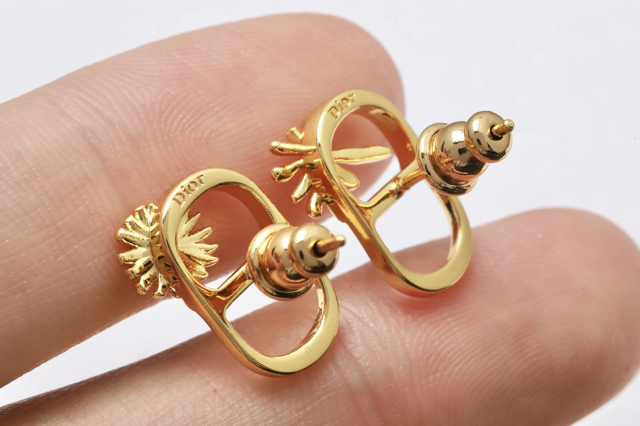 CD Navy Daisy Stud Earrings D11016578 — view 6
