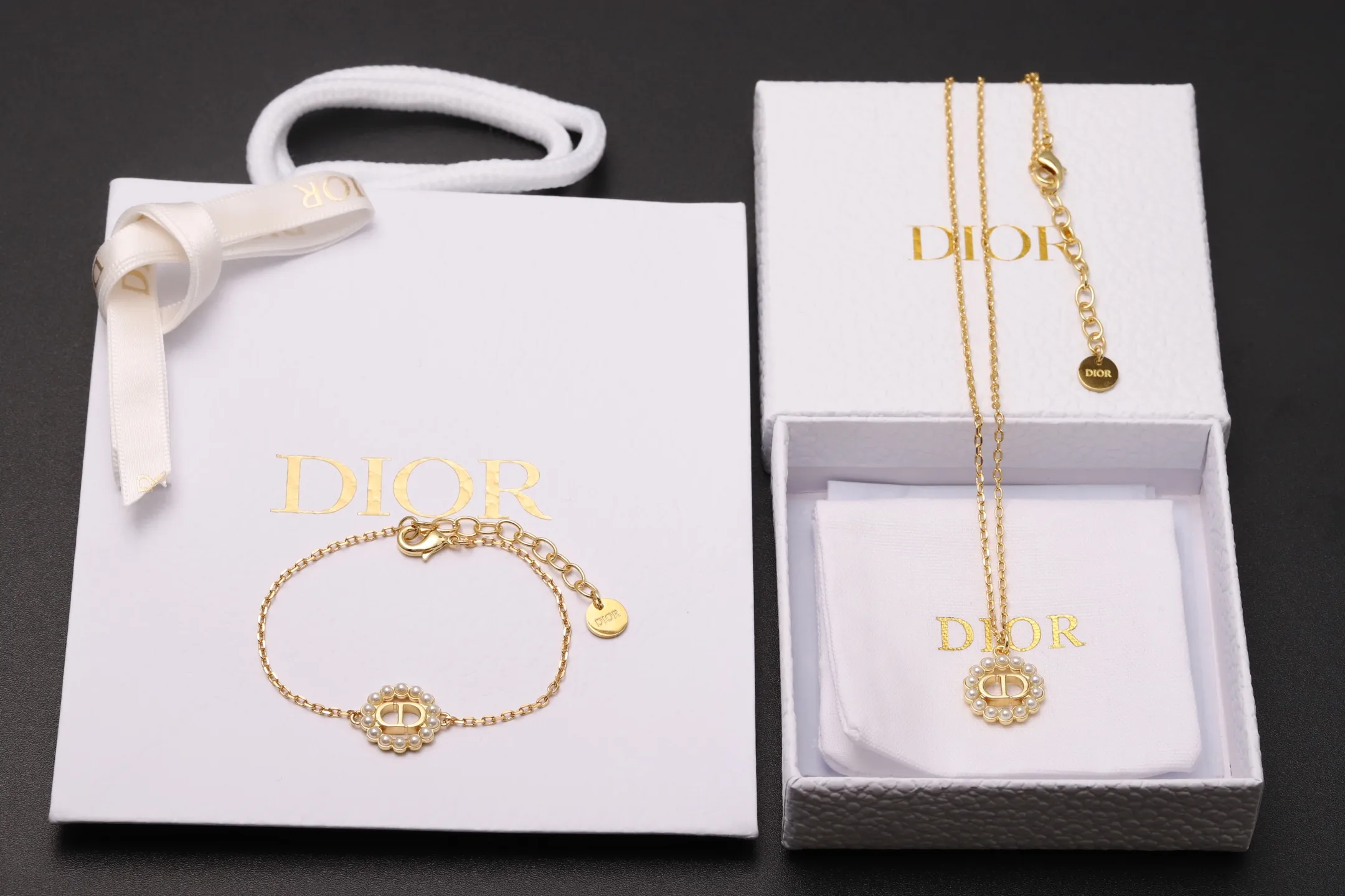 CD Logo Pearl Circular Pendant Necklace D14017212 — view 2