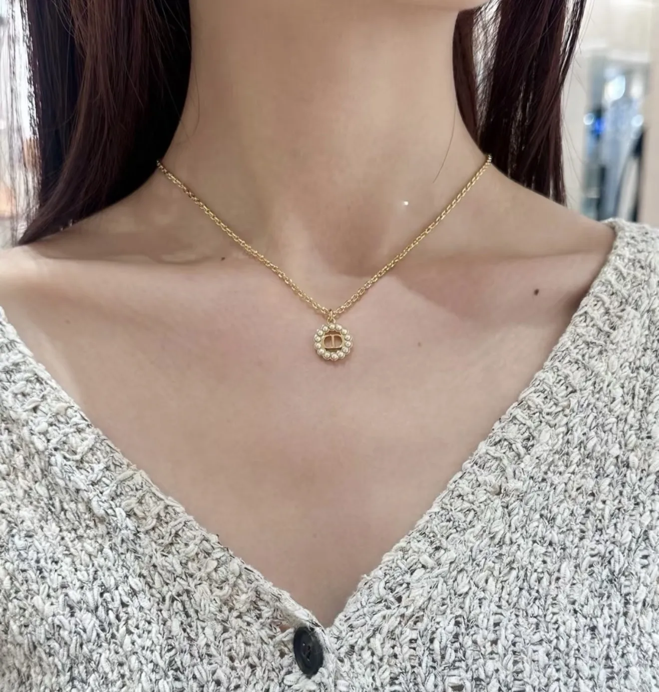 CD Logo Pearl Circular Pendant Necklace D14017212 — view 8