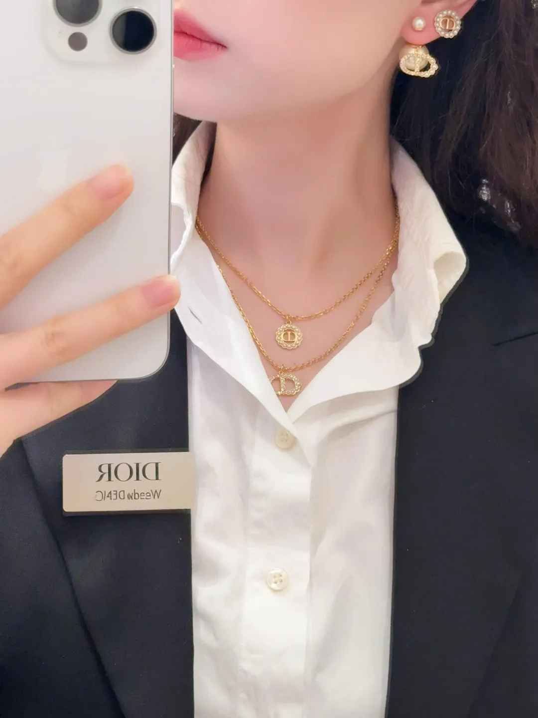 CD Logo Pearl Circular Pendant Necklace D14017212 — view 9