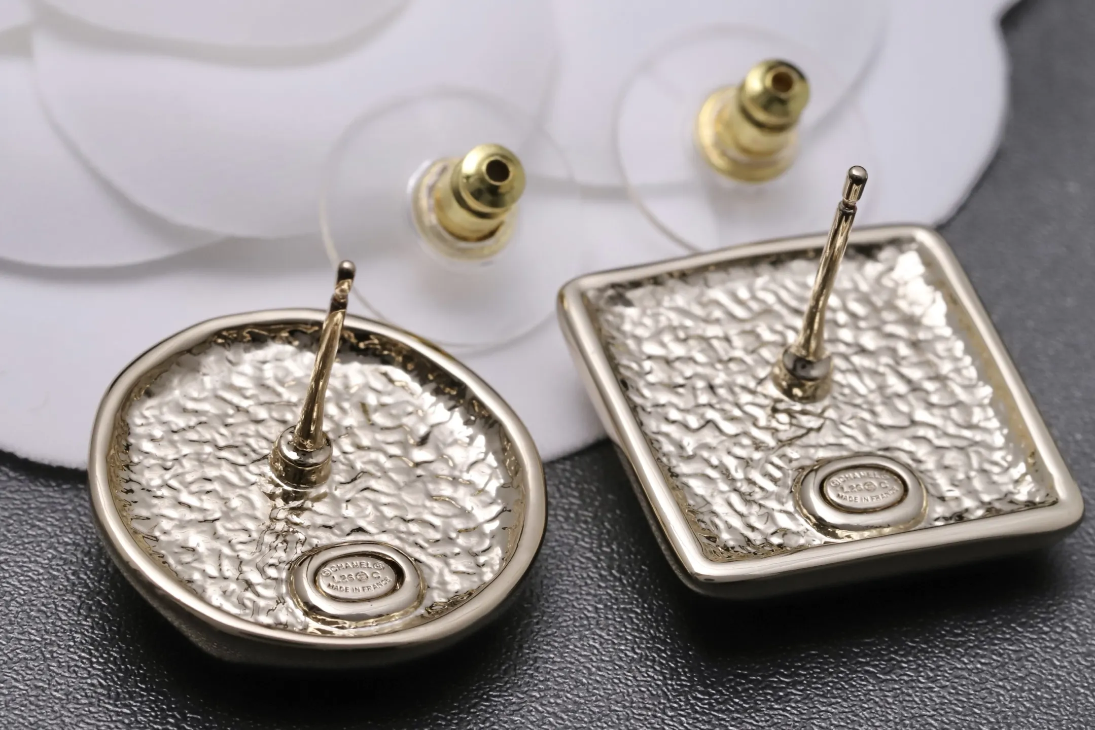 Asymmetric Enamel Double C Stud Earrings D14017191 — view 7
