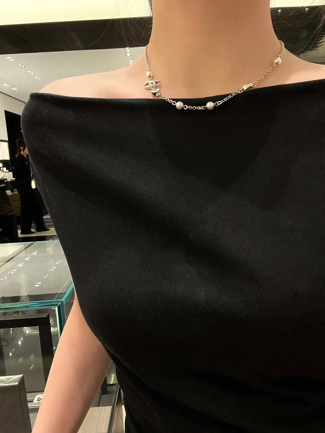 Heart and Faux Pearl CC Long Necklace D15017310 — view 8