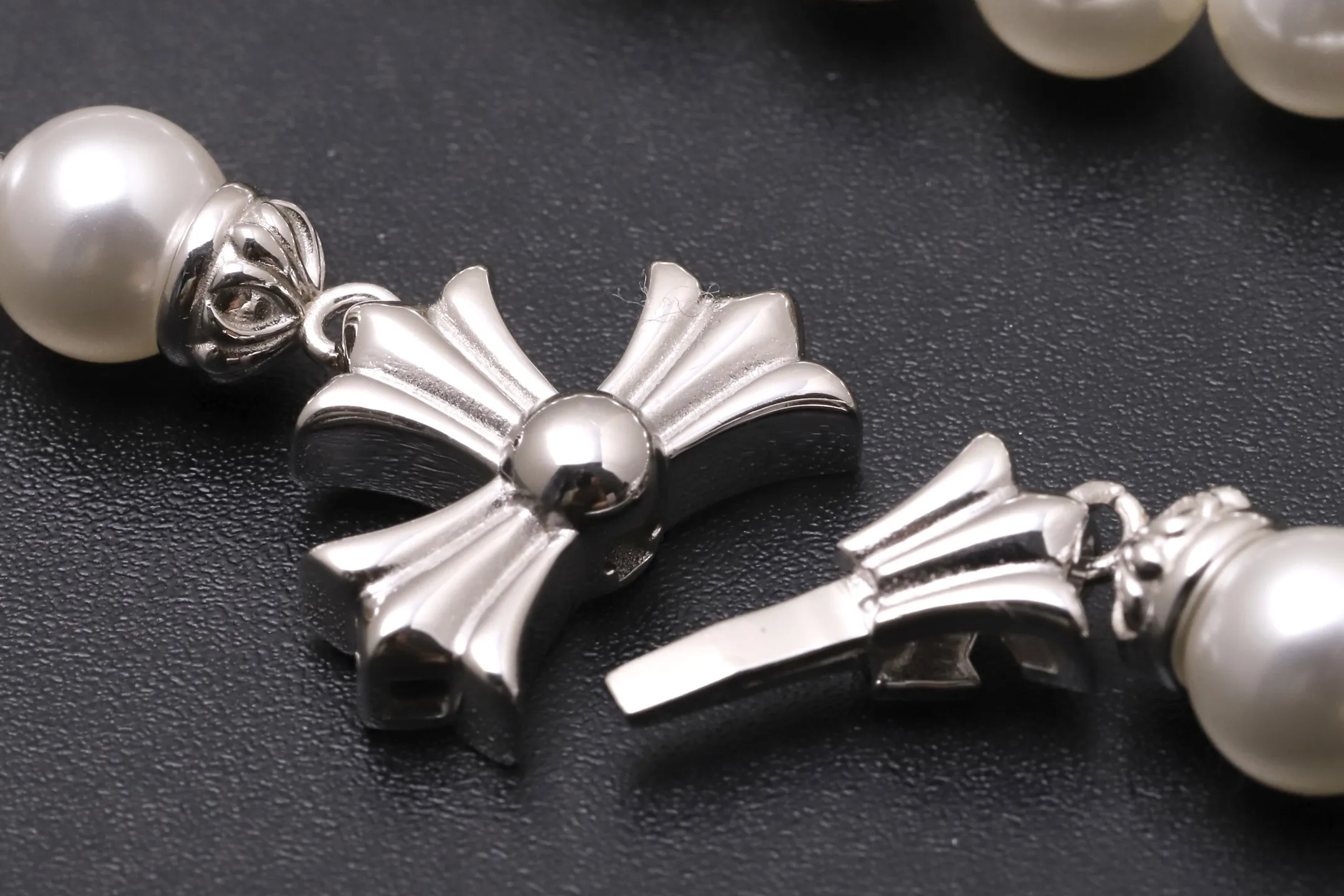 Chrome Hearts x Mikimoto Pearl Cross Necklace (Sterling Silver) D31517335 — view 3