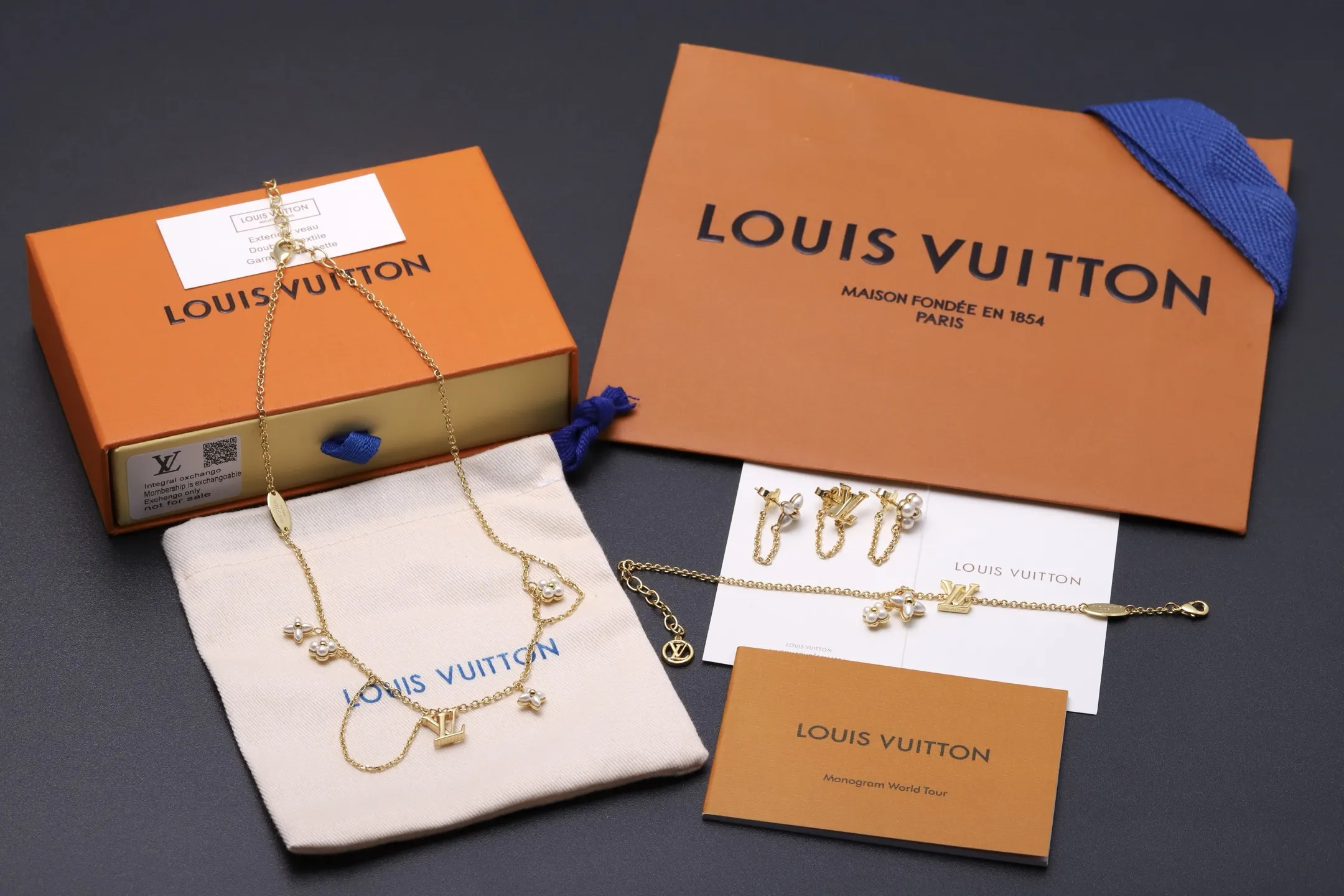 Monogram Flower and LV Logo Pearl Bracelet D14017271 — view 2