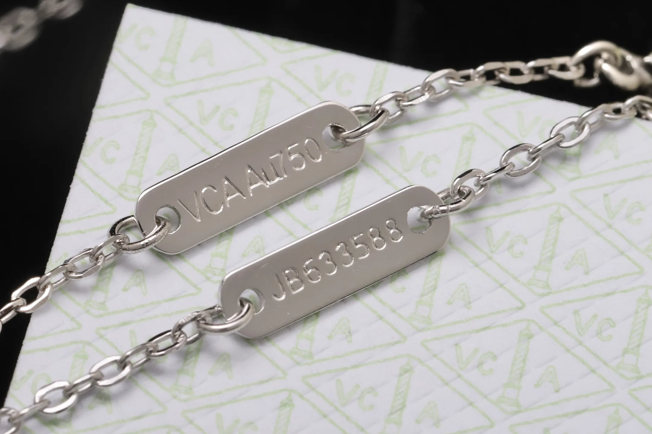 Alhambra Vintage Pendant Necklace (Sterling Silver) D12517488 — view 7