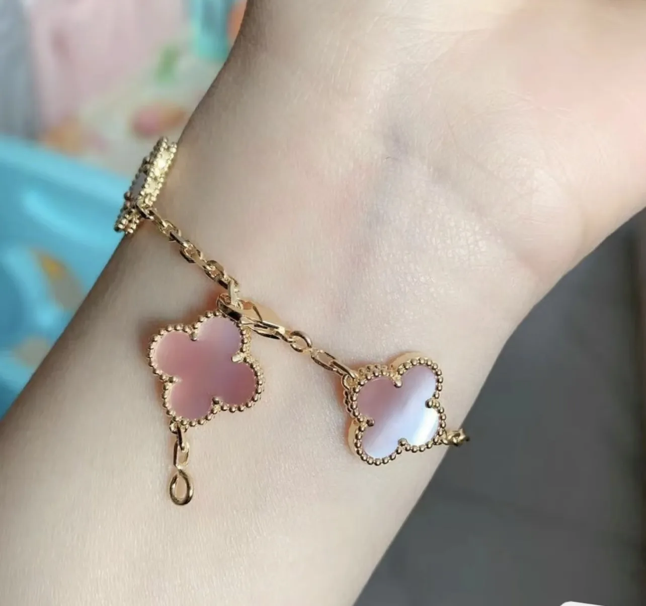 Vintage Alhambra 5-Motif Pink Shell Bracelet D52016642 — view 9