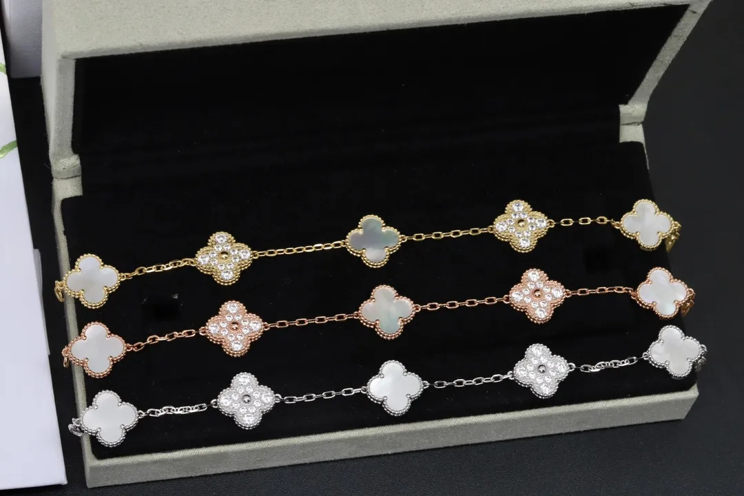Alhambra 5-Motif Bracelet with Mother-of-Pearl and Crystals D51016943 — view 2