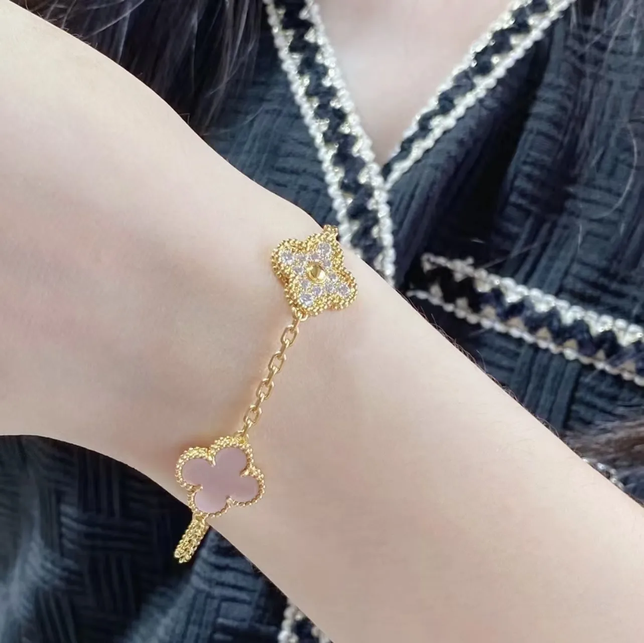 Alhambra 5-Motif Bracelet with Pink Shell and Crystals (Sterling Silver) D52516645 — view 9
