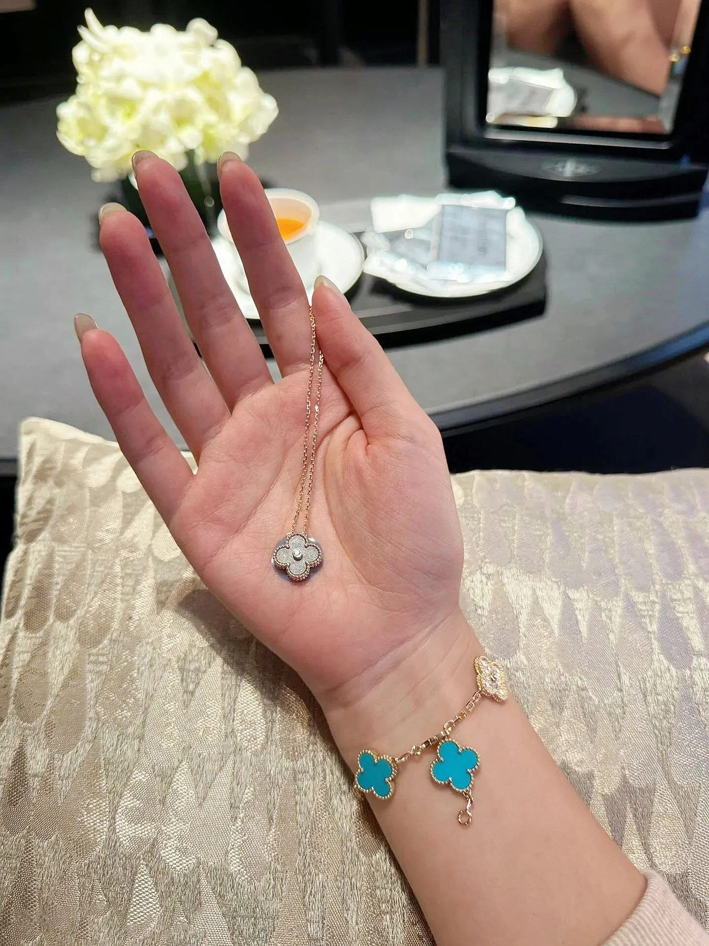Alhambra 5-Motif Turquoise and Diamond Bracelet (Sterling Silver) D51016639 — view 9
