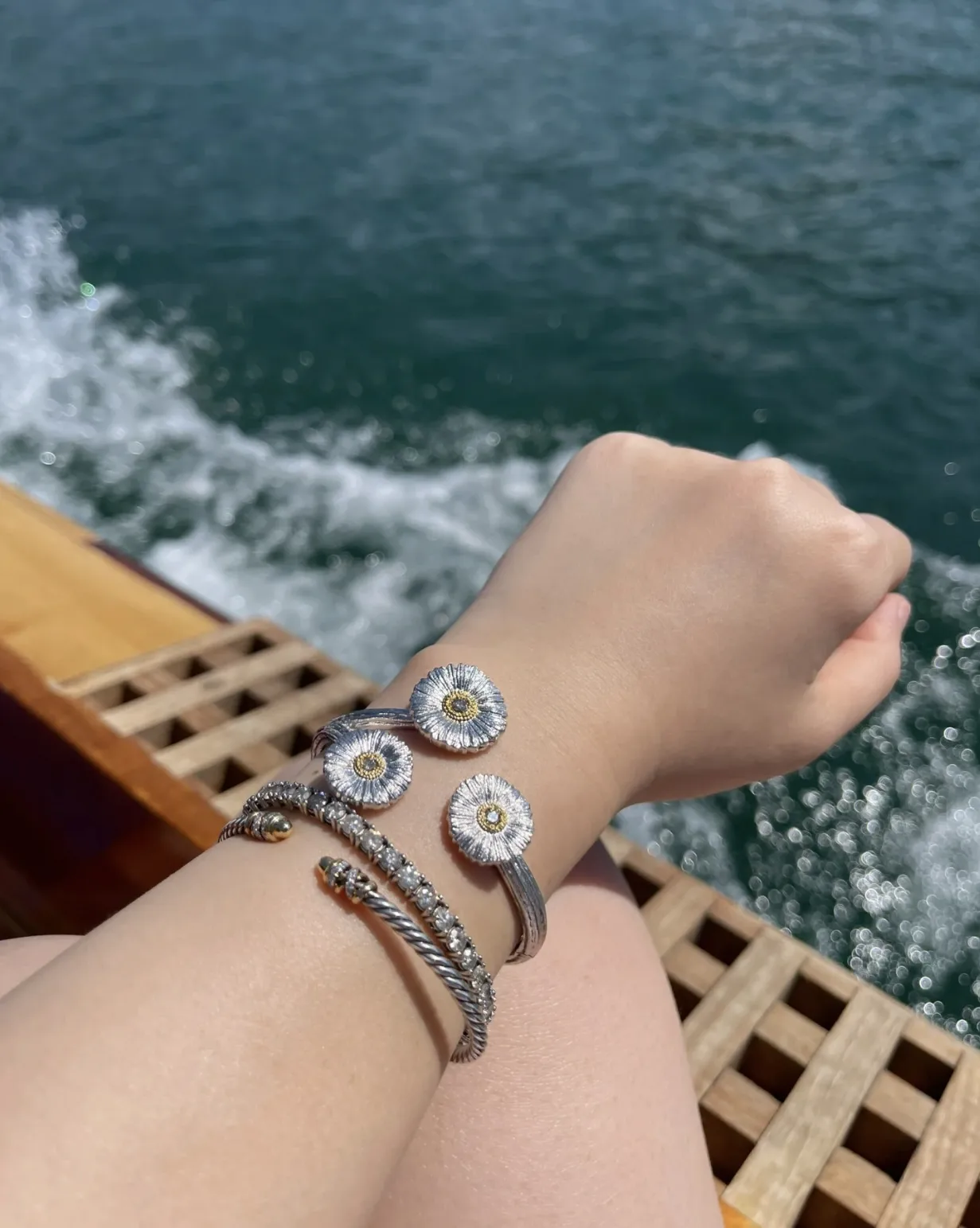 Blossoms Daisy Three-Flower Cuff Bracelet D200016720 — view 9