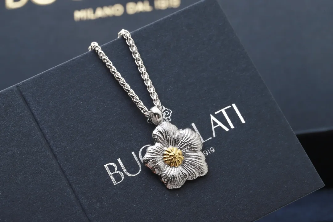 Blossoms Gardenia Pendant Necklace D53016815 — view 3