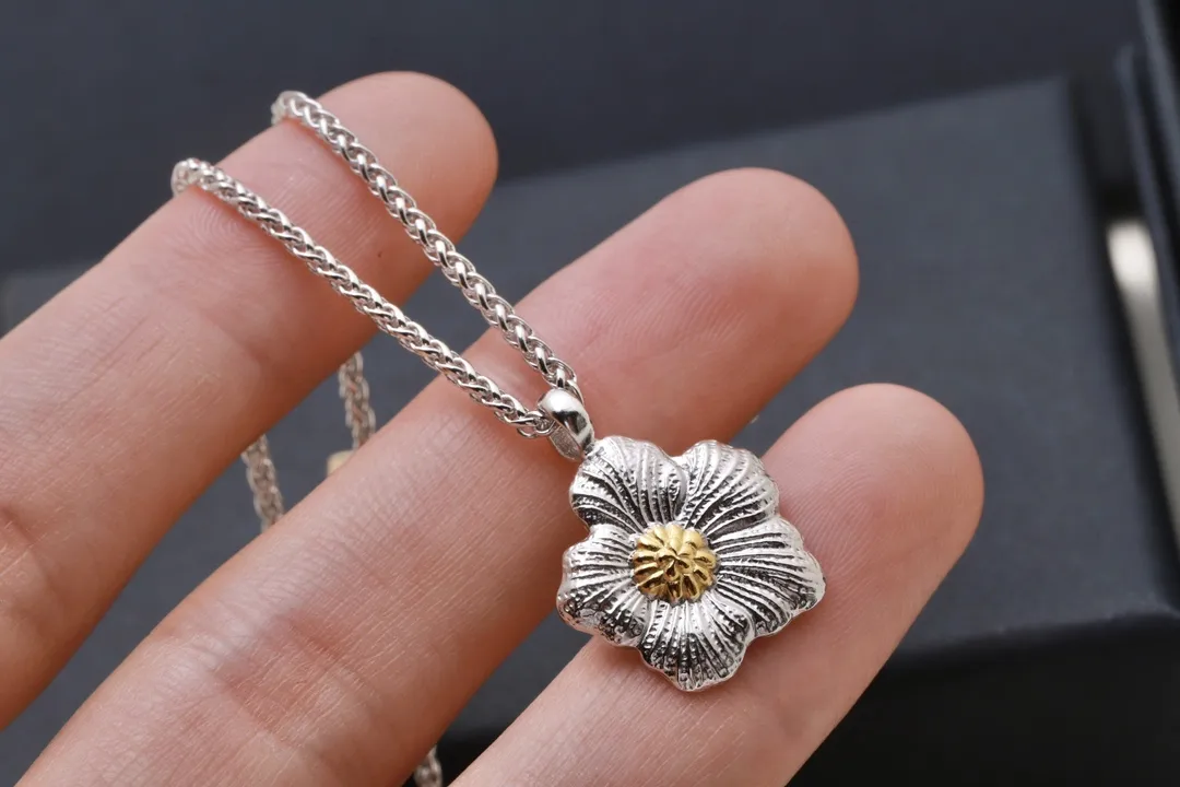 Blossoms Gardenia Pendant Necklace D53016815 — view 4