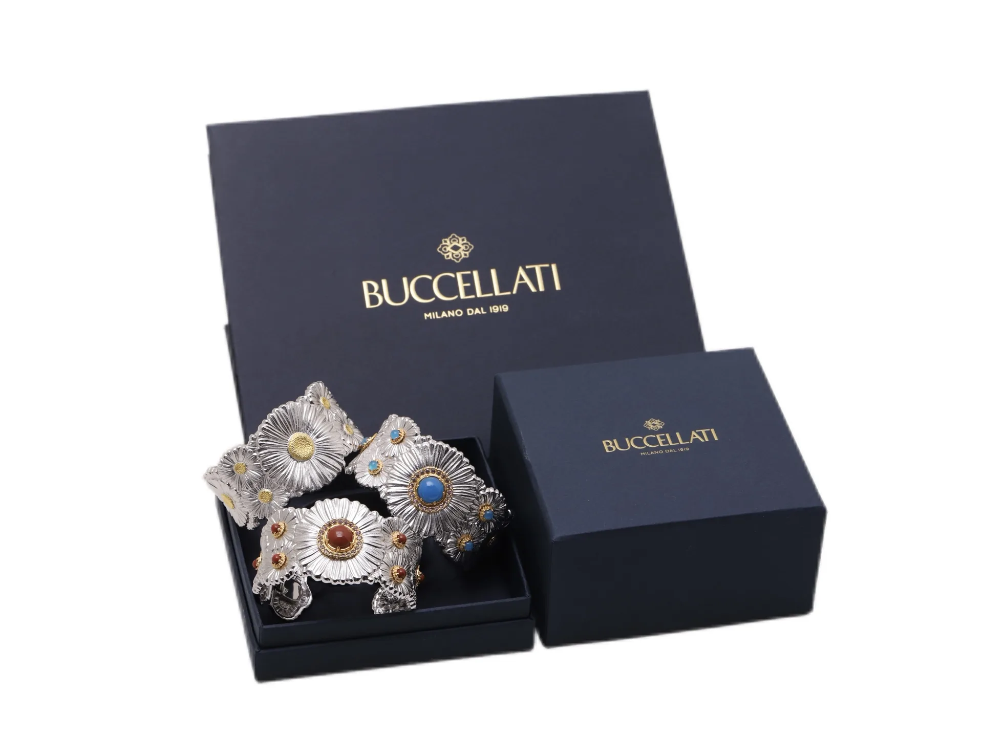 Buccellati Daisy Sapphire Wide Cuff Bracelet D261017506 — view 3