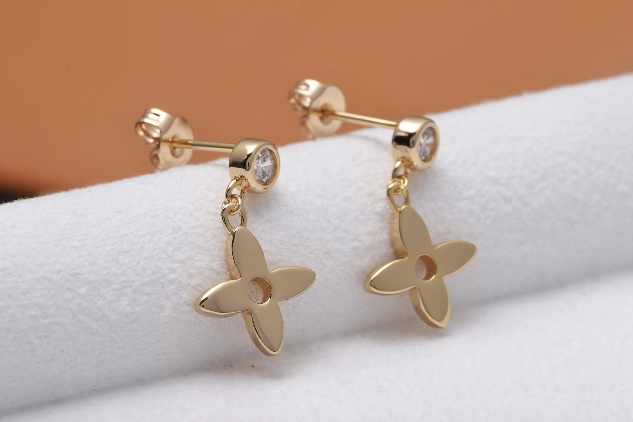 Clover Drop Earrings with Zirconia (Gold-Plated Brass) D10516808 — view 3