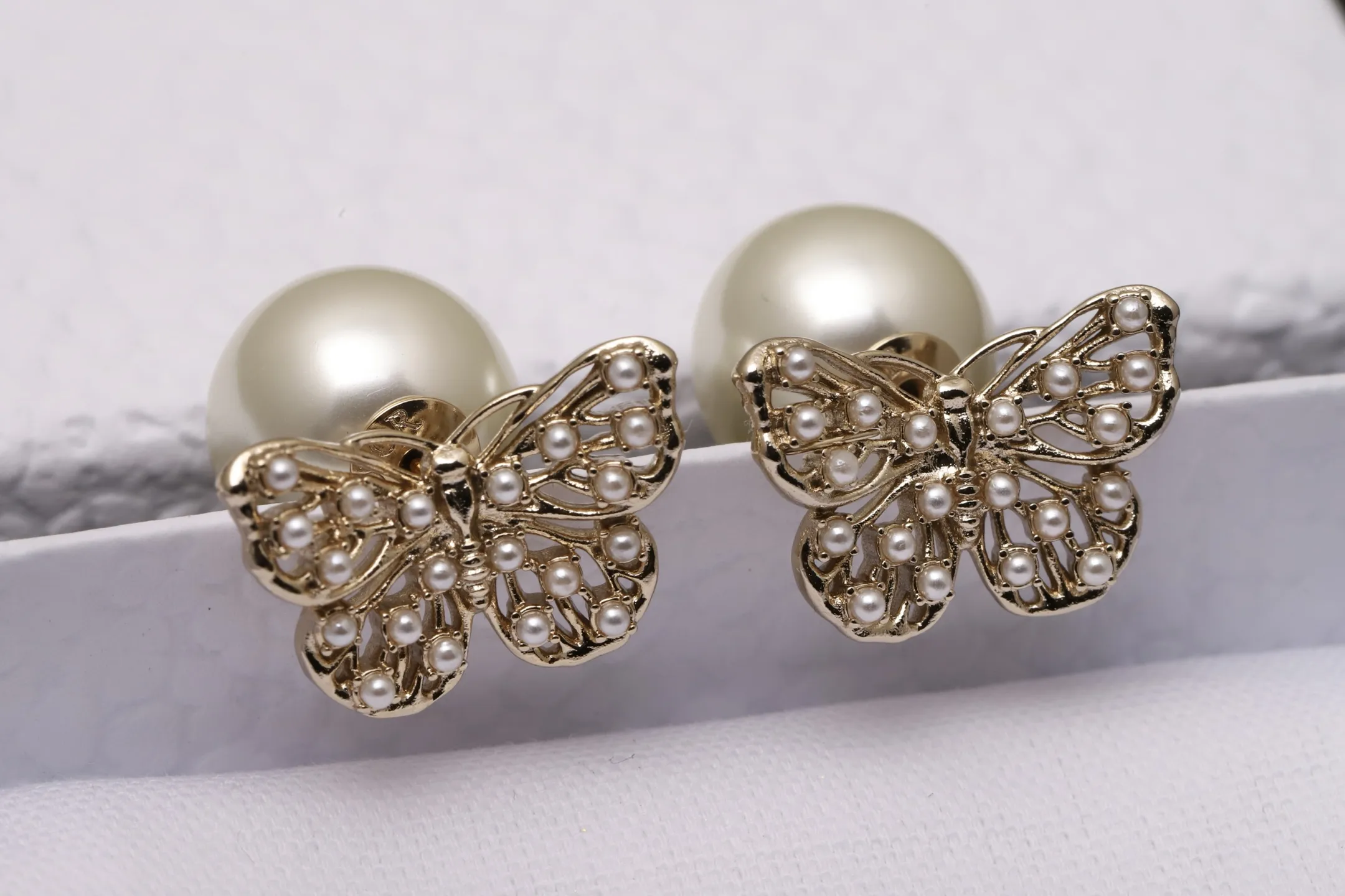 Dior Tribales Butterfly Resin Pearl Earrings D12517672 — view 4