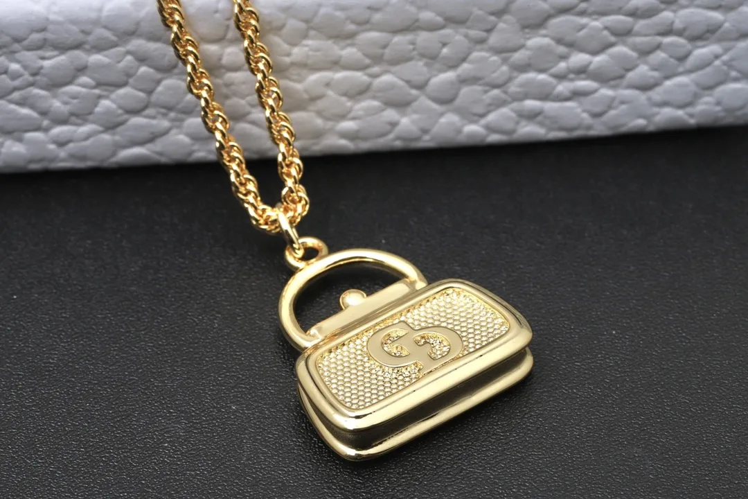 Vintage Saddle Bag Charm Pendant Necklace D13516766 — view 3