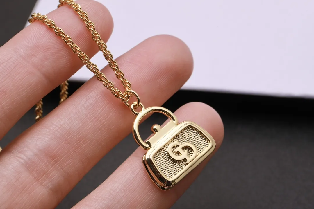 Vintage Saddle Bag Charm Pendant Necklace D13516766 — view 4