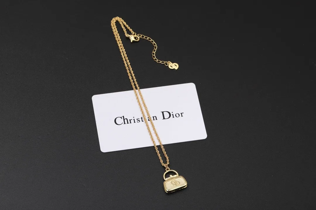 Vintage Saddle Bag Charm Pendant Necklace D13516766 — view 6