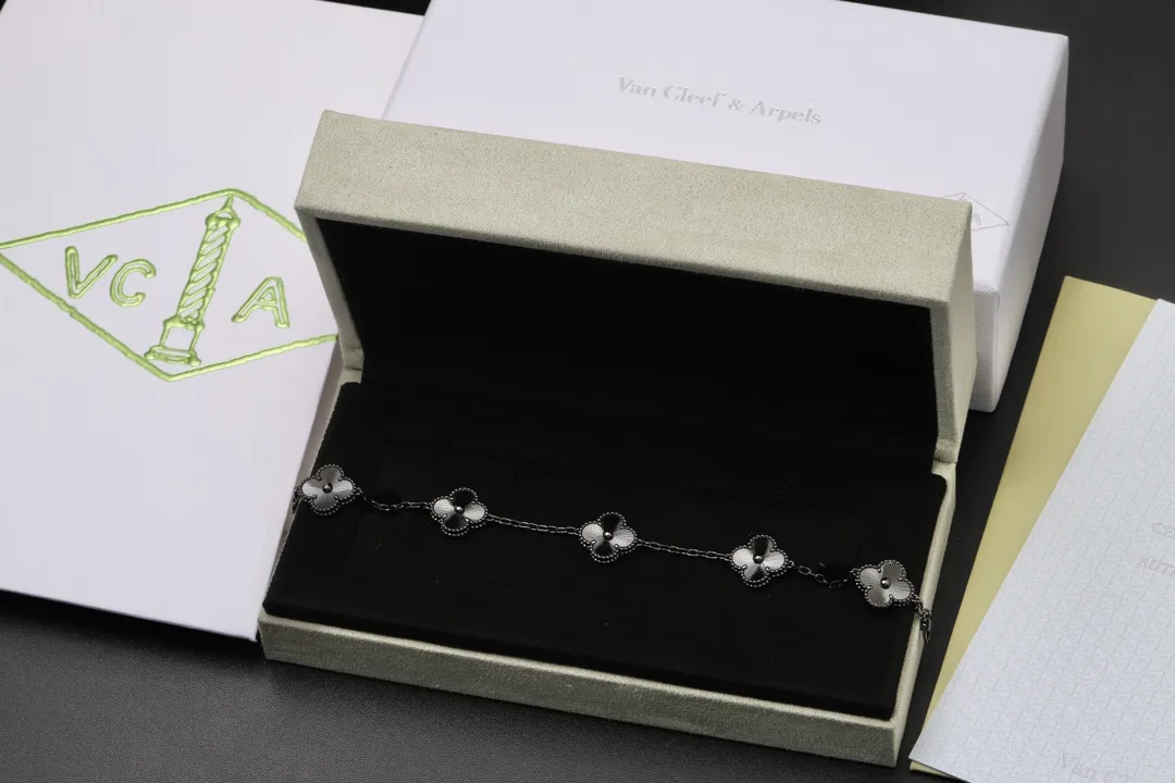 Alhambra Guilloché 5-Motif Bracelet D49016941