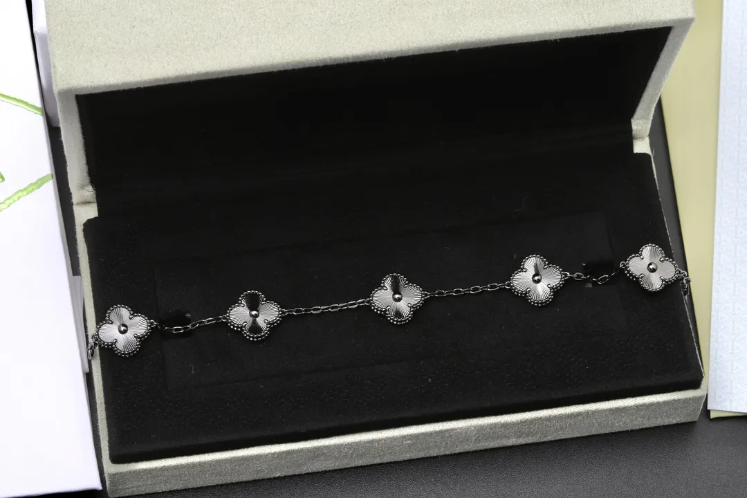 Alhambra Guilloché 5-Motif Bracelet D49016941 — view 2