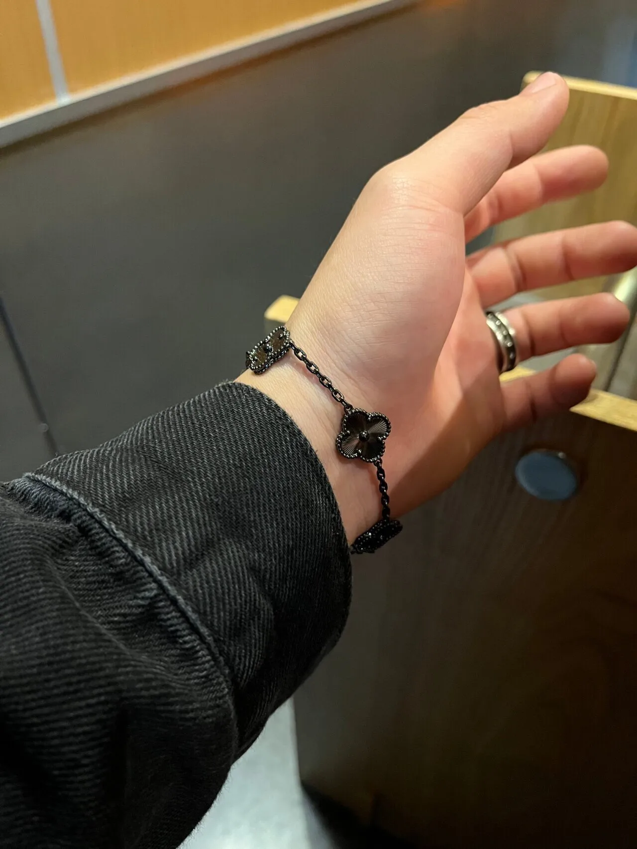 Alhambra Guilloché 5-Motif Bracelet D49016941 — view 8