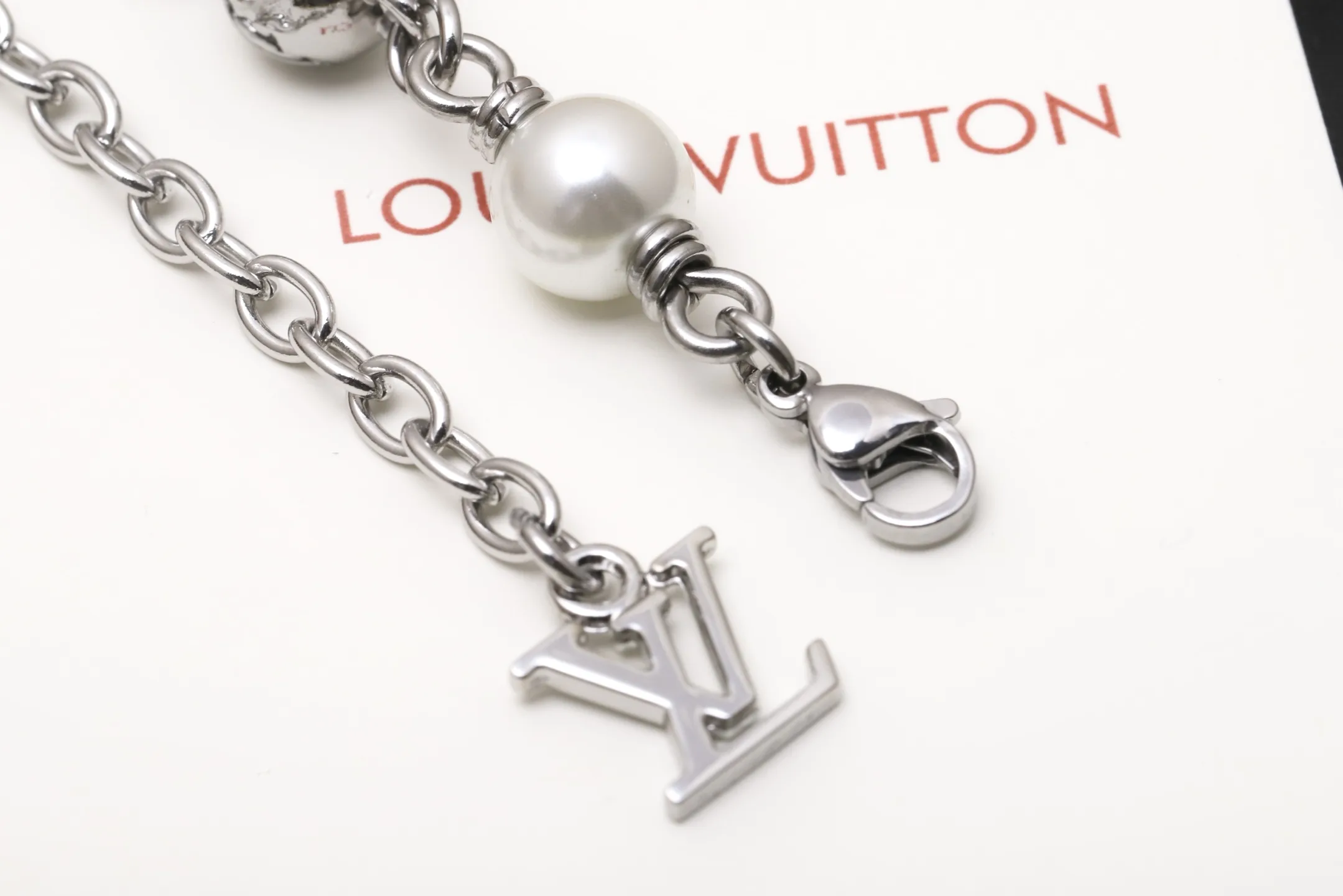 LV Pearls Monogram Chain Necklace D15017648 — view 7