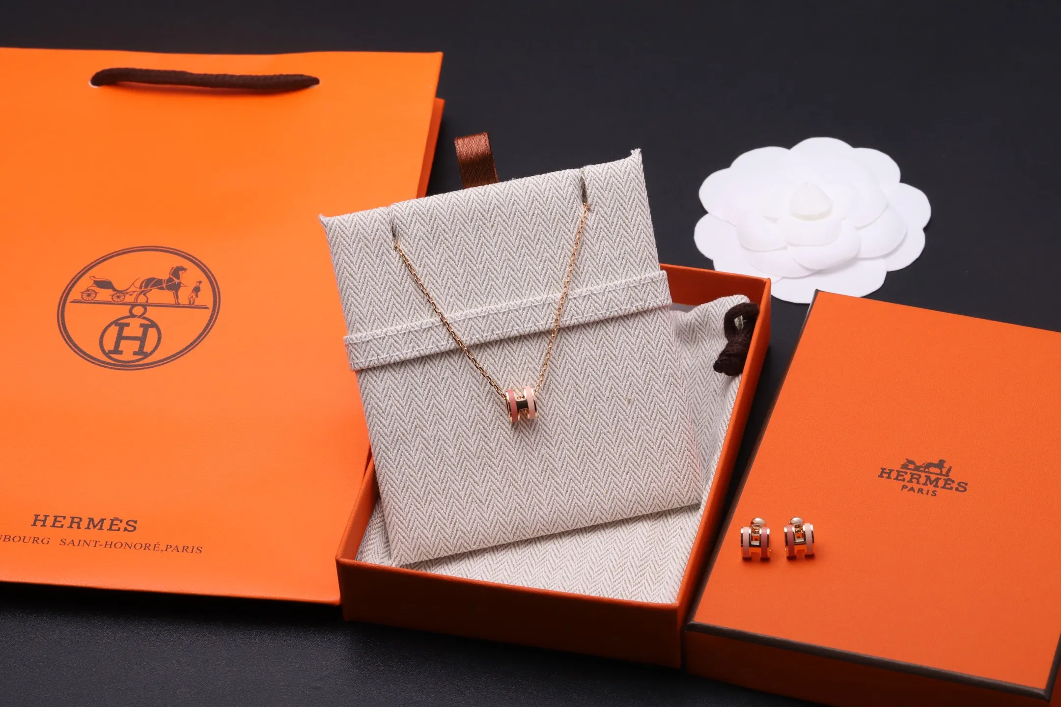 Pop H Mini Stud Earrings D17517056 — view 2