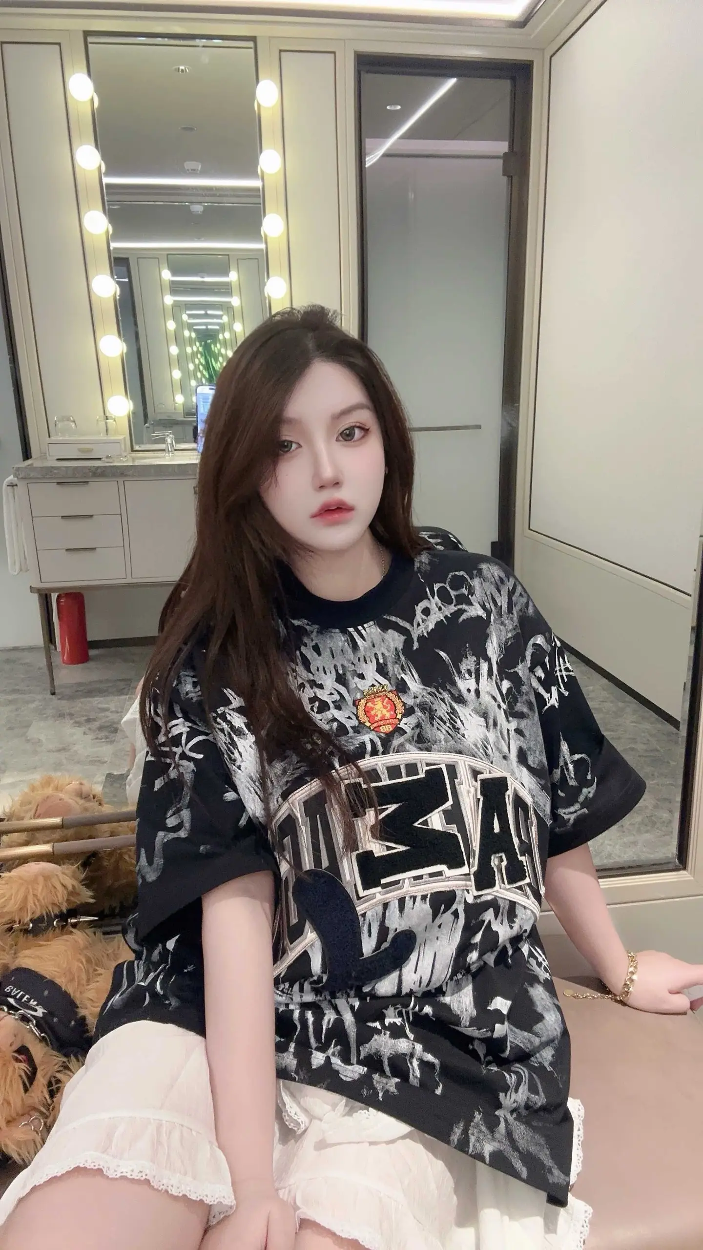Graffiti Print Appliqué Oversized T-Shirt D14011847