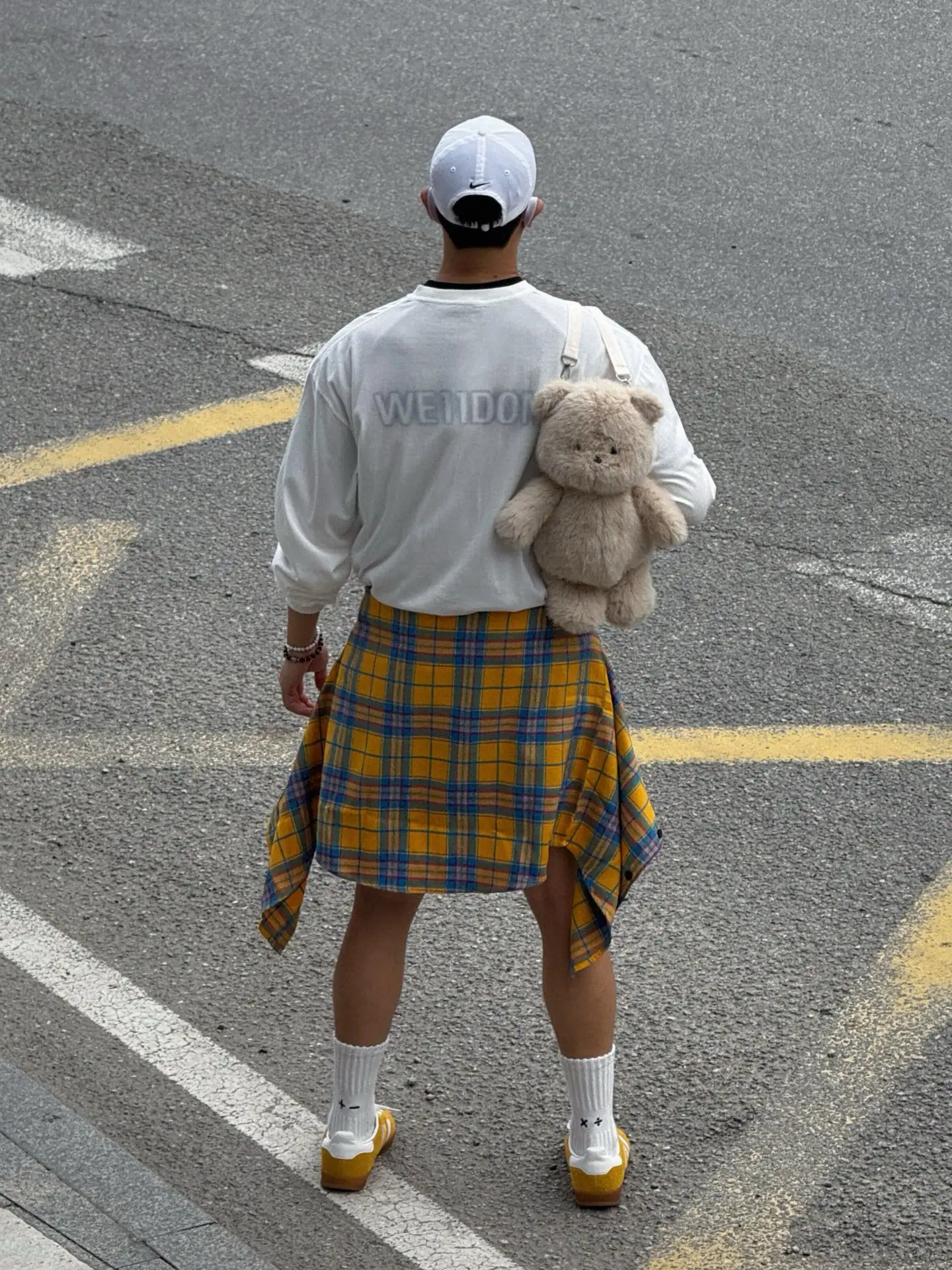 Teddy Bear Graphic Long-Sleeve T-Shirt D14011827 — view 2
