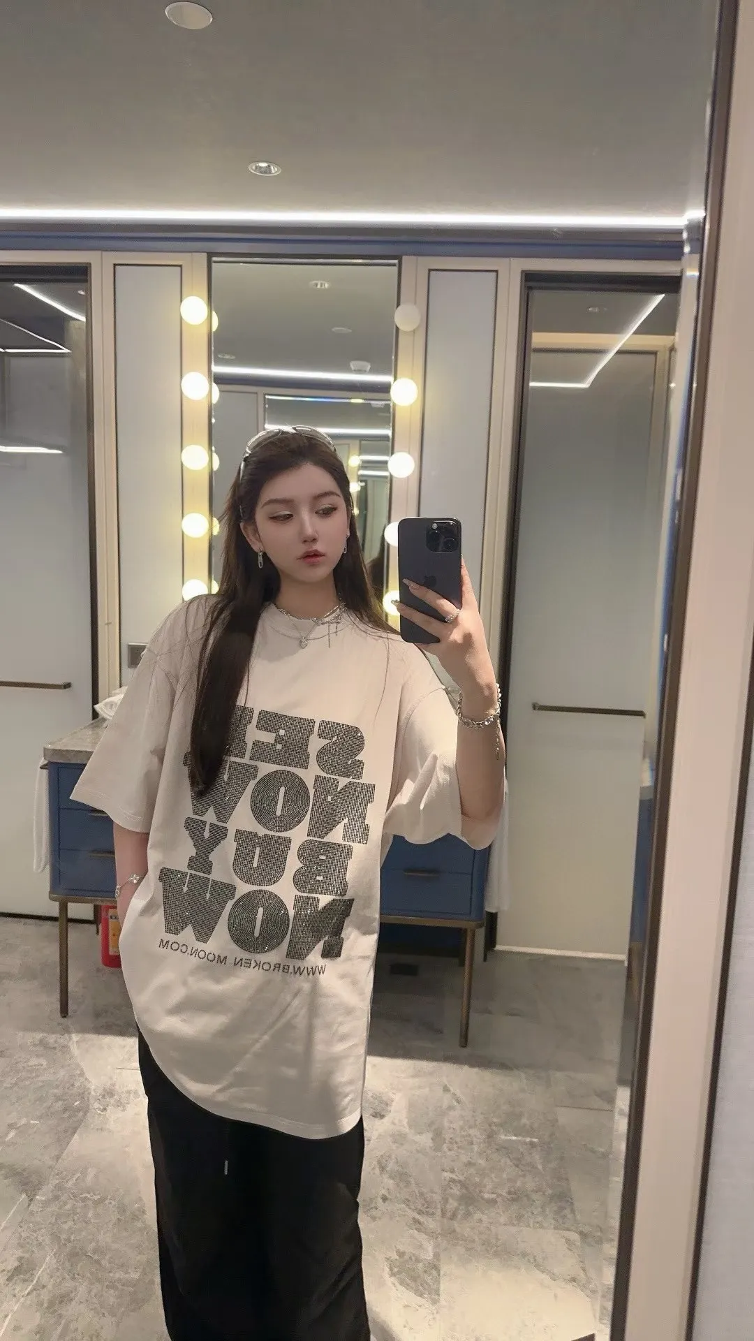 Rhinestone Graphic Oversized T-Shirt D14011821