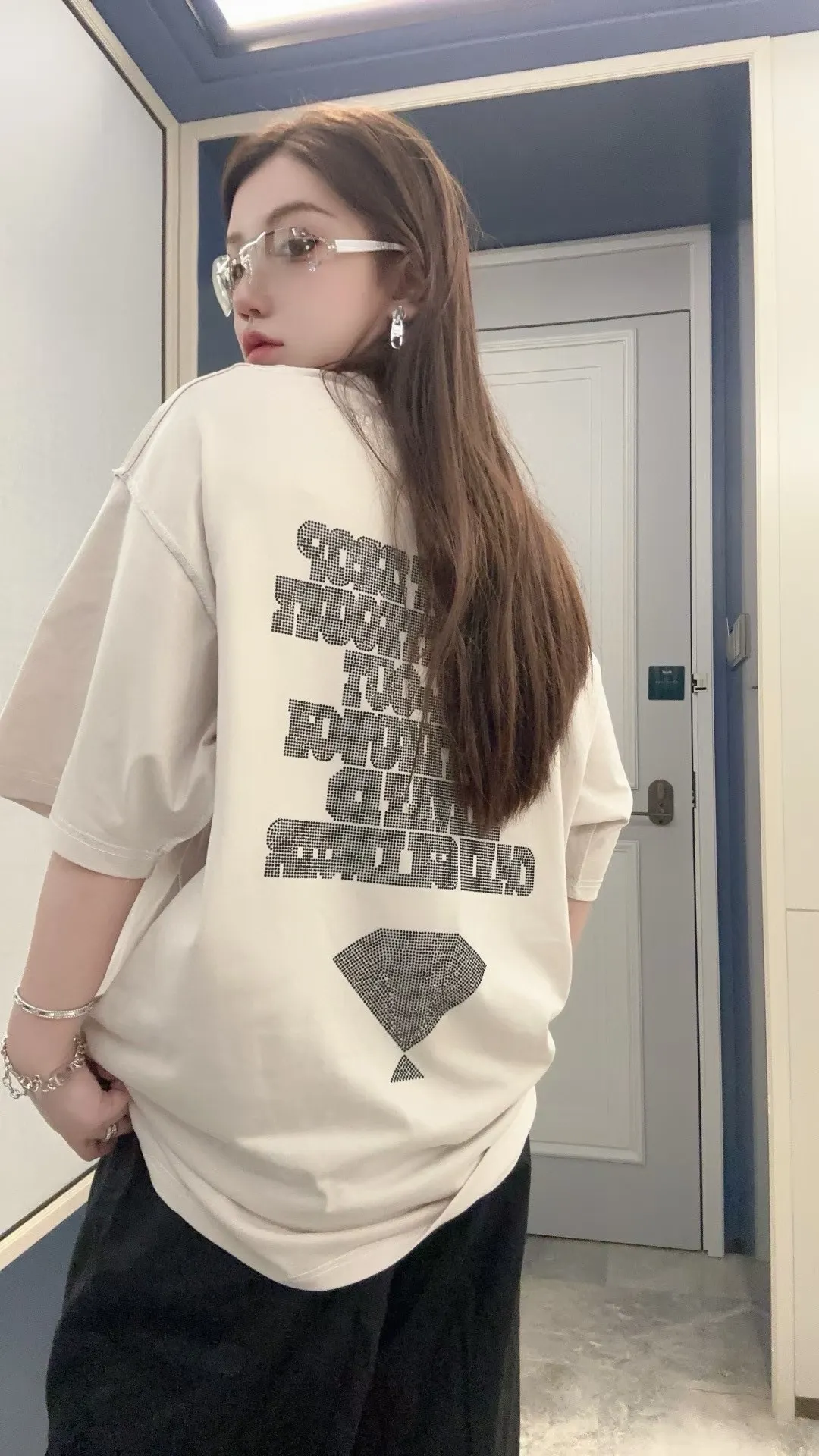 Rhinestone Graphic Oversized T-Shirt D14011821 — view 3