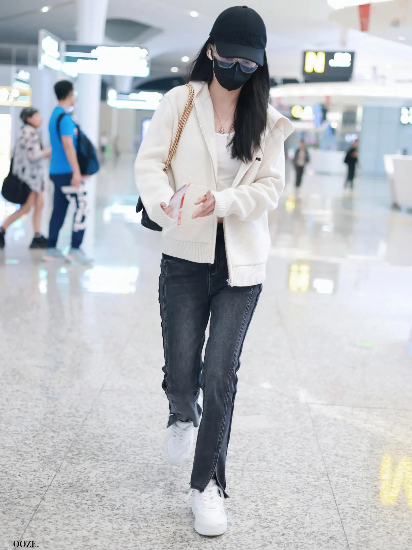 Logo Embroidered Zip-Up Knit Hoodie D19011851 — view 2