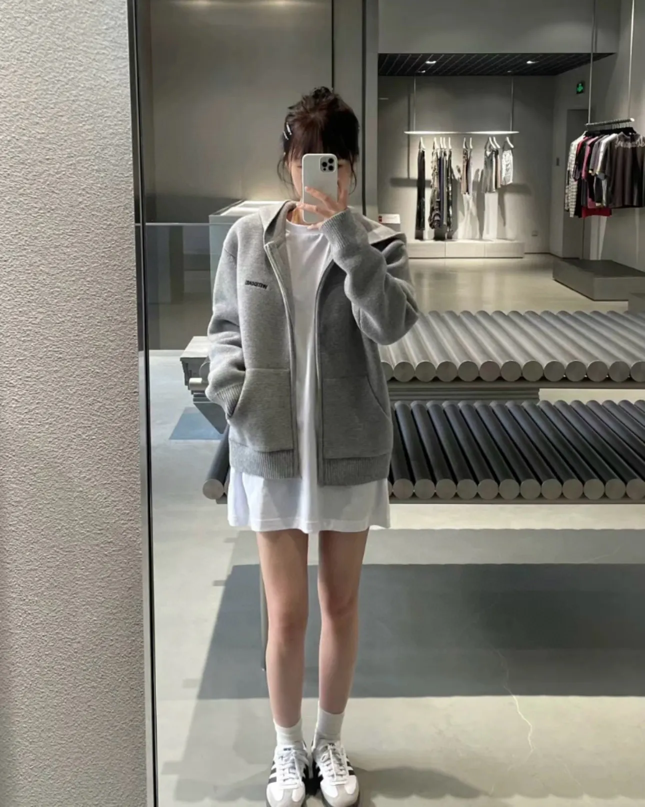 Logo Embroidered Zip-Up Knit Cardigan D19011850 — view 2